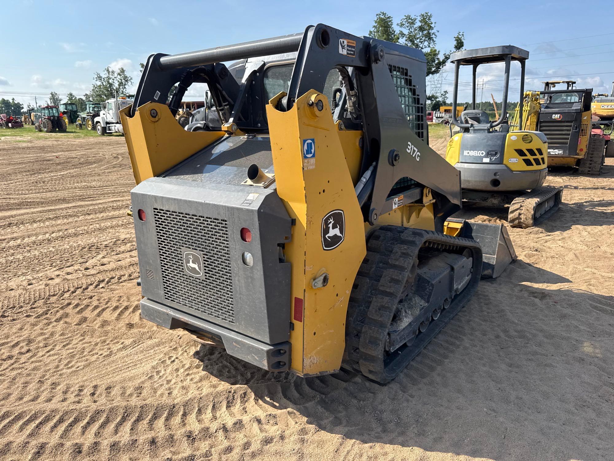 2019 John Deere 317G