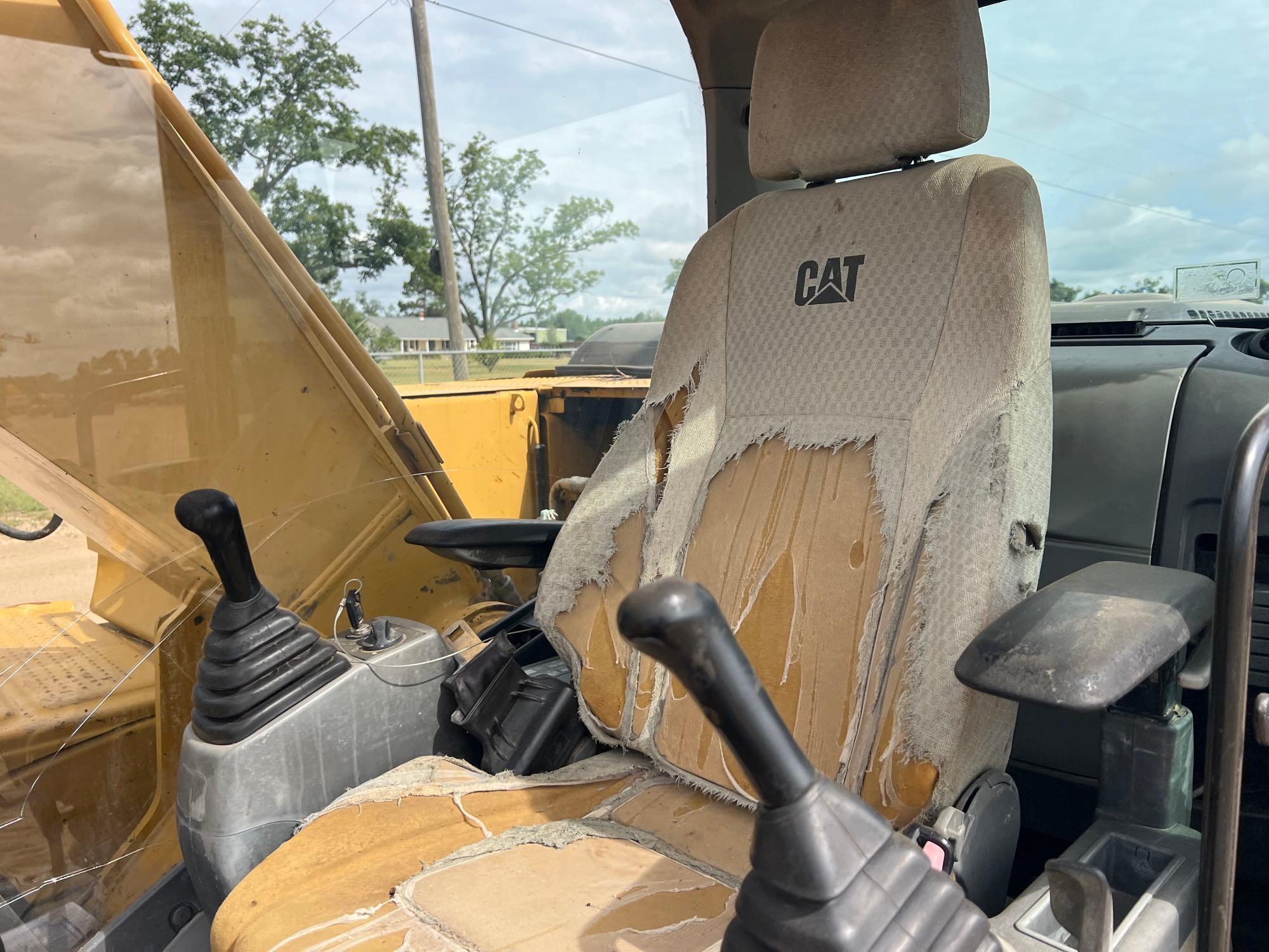 2011 Caterpillar 320DL