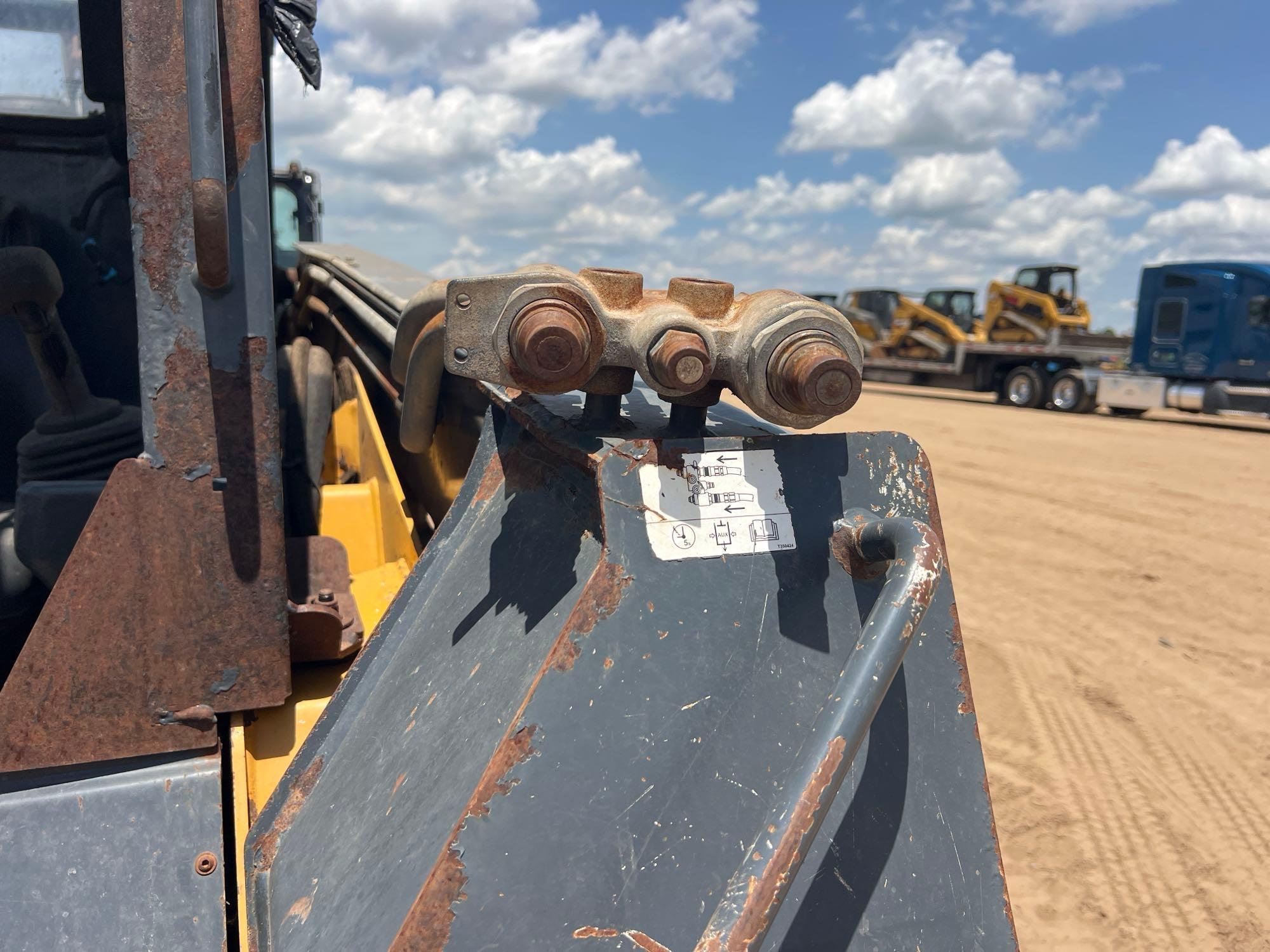 2015 John Deere 328E