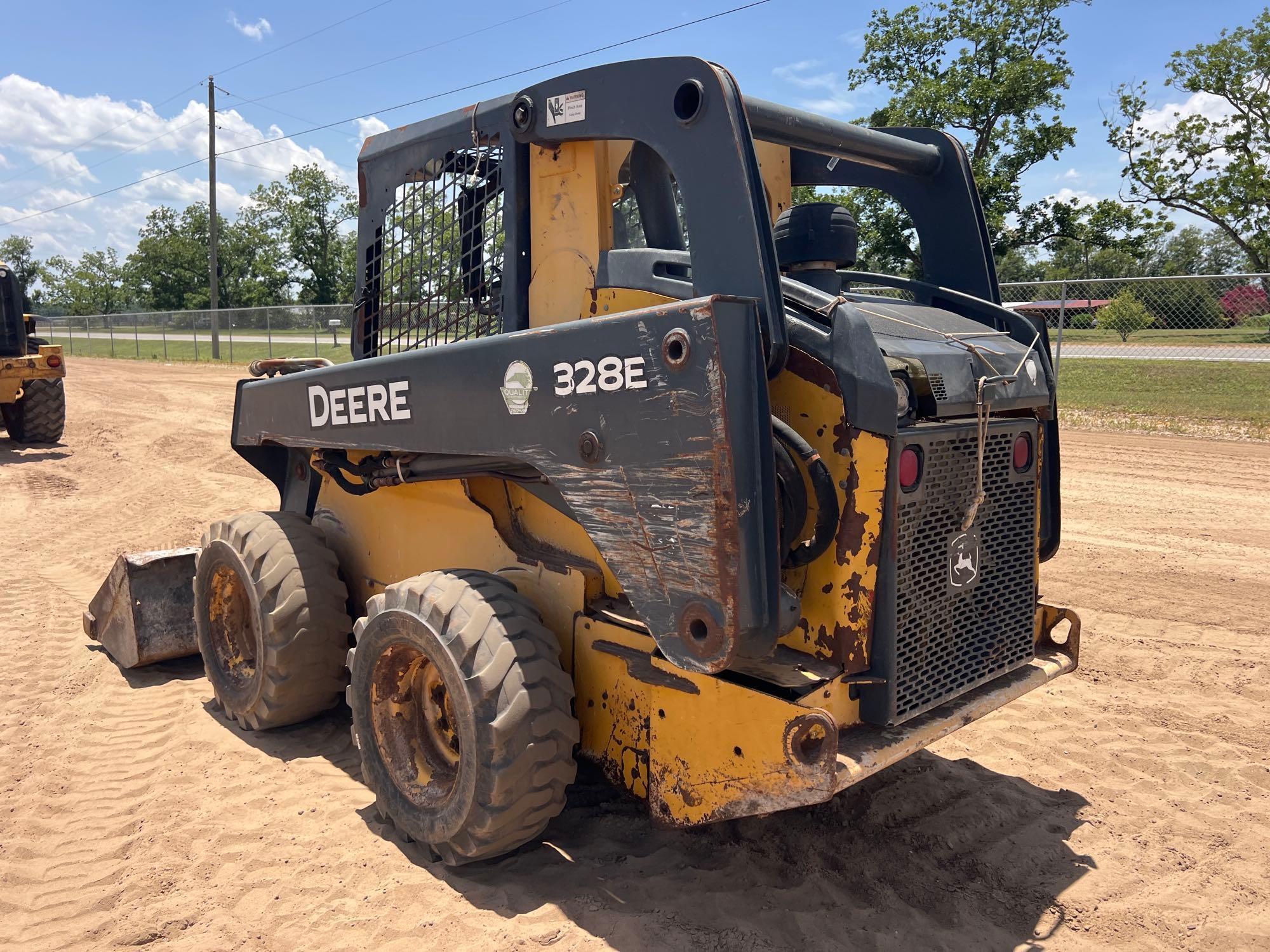 2015 John Deere 328E