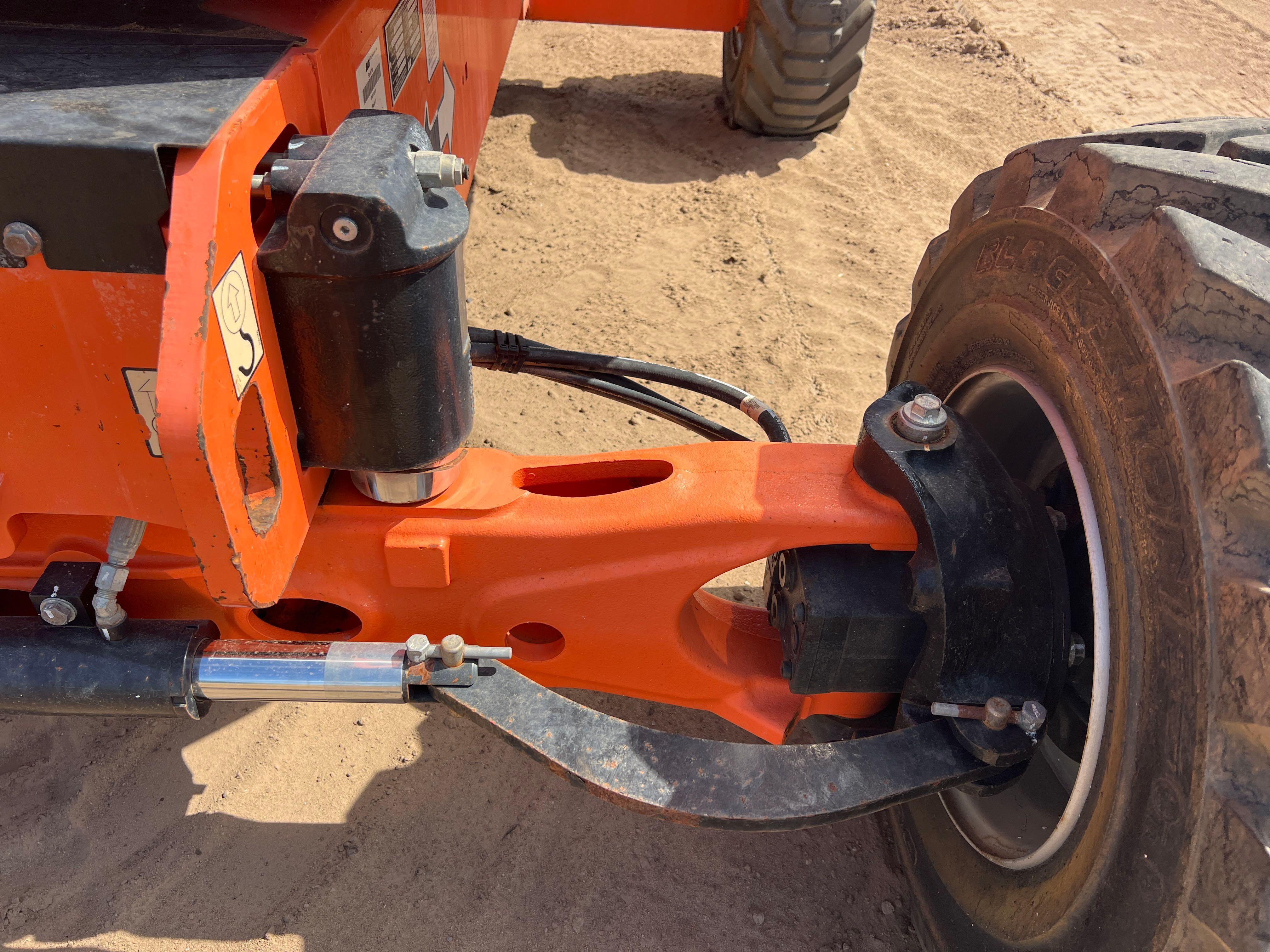 2017 JLG 450AJ