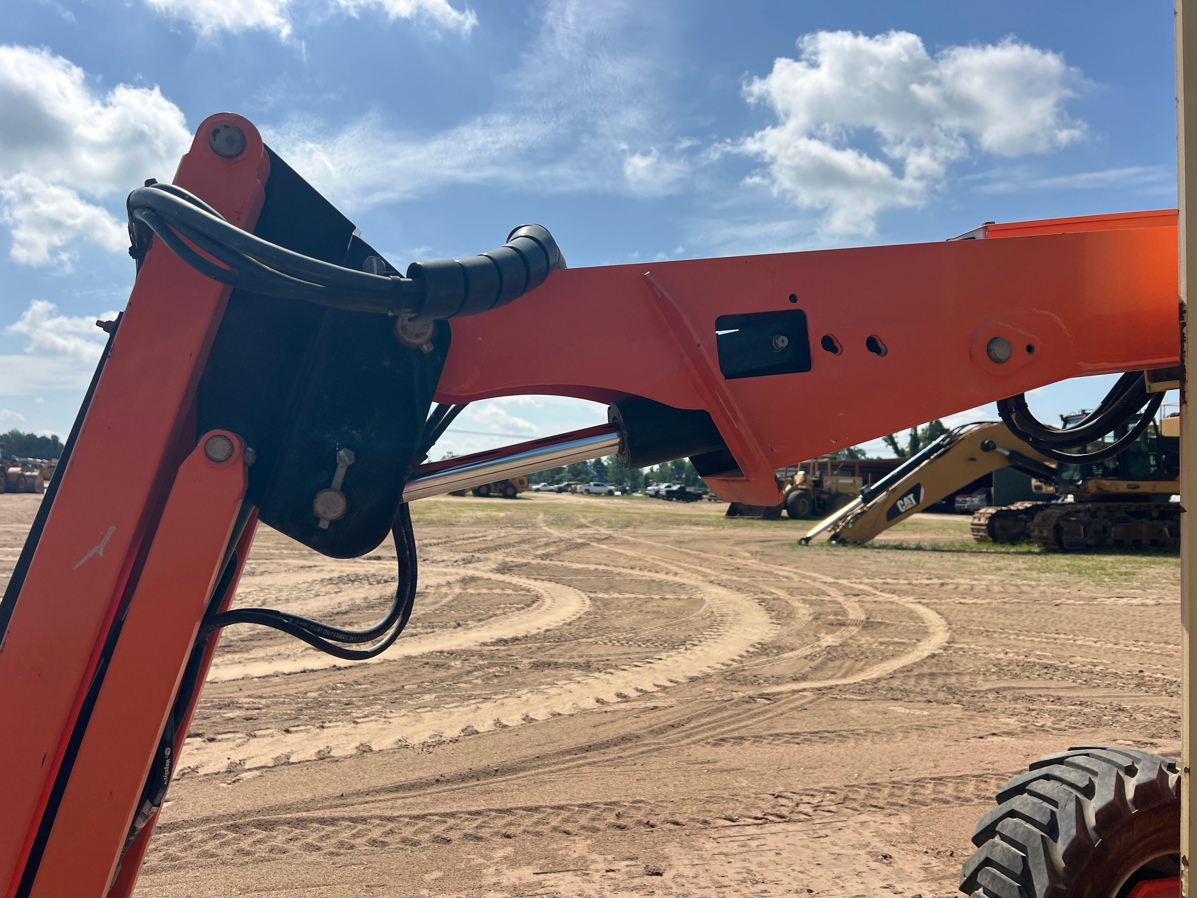 2017 JLG 450AJ