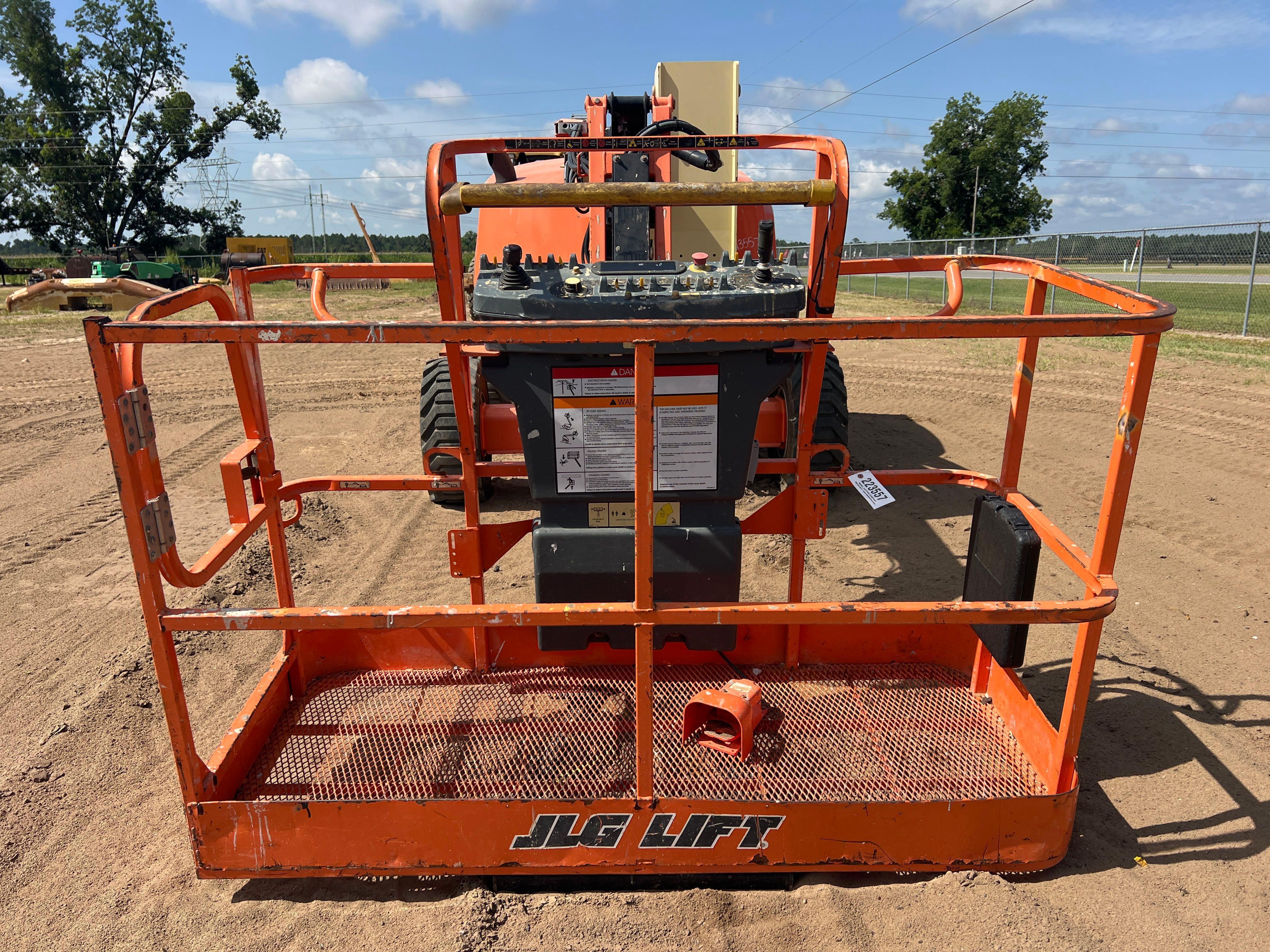 2017 JLG 450AJ