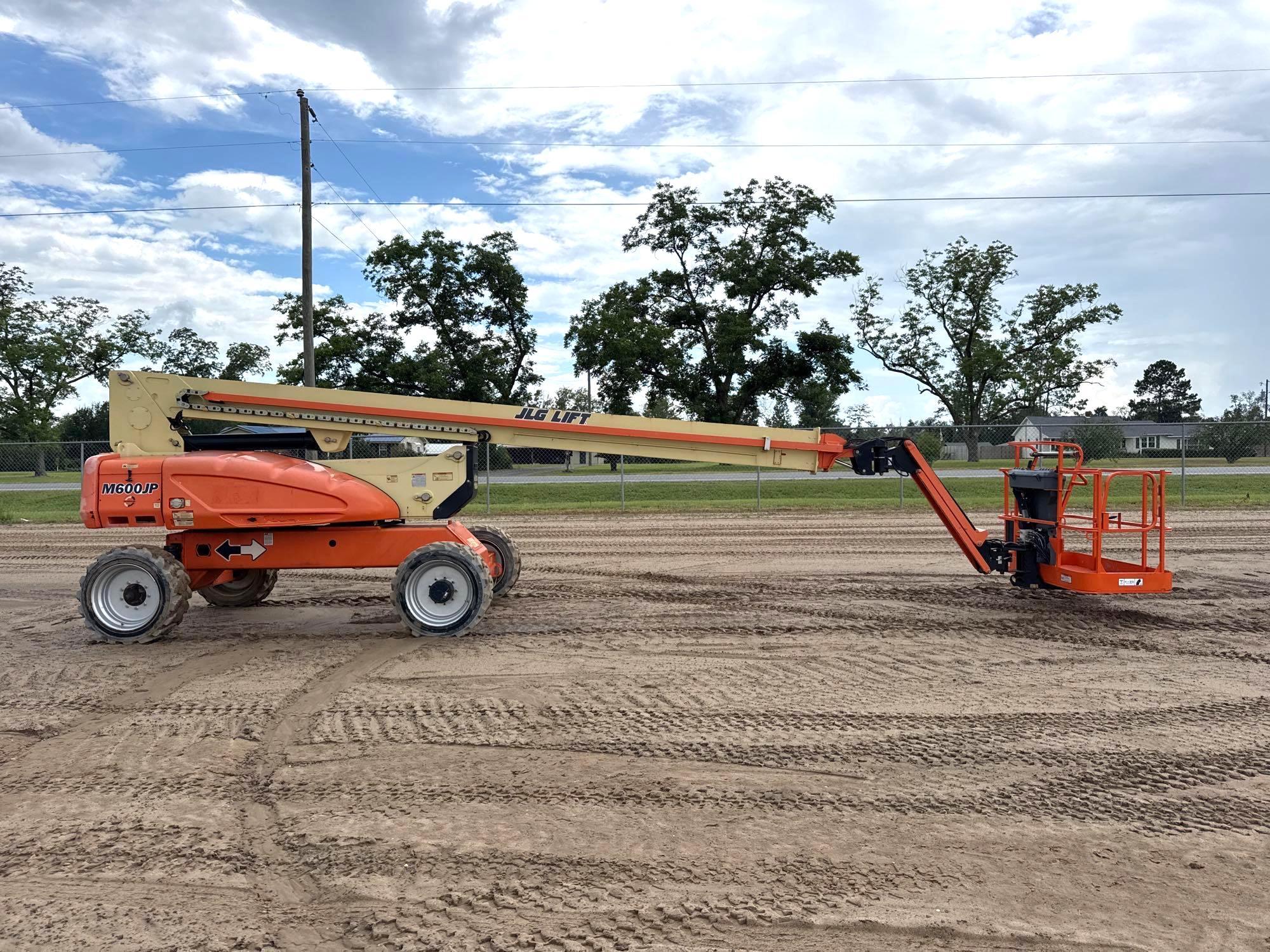 Photo of a  JLG M600JP