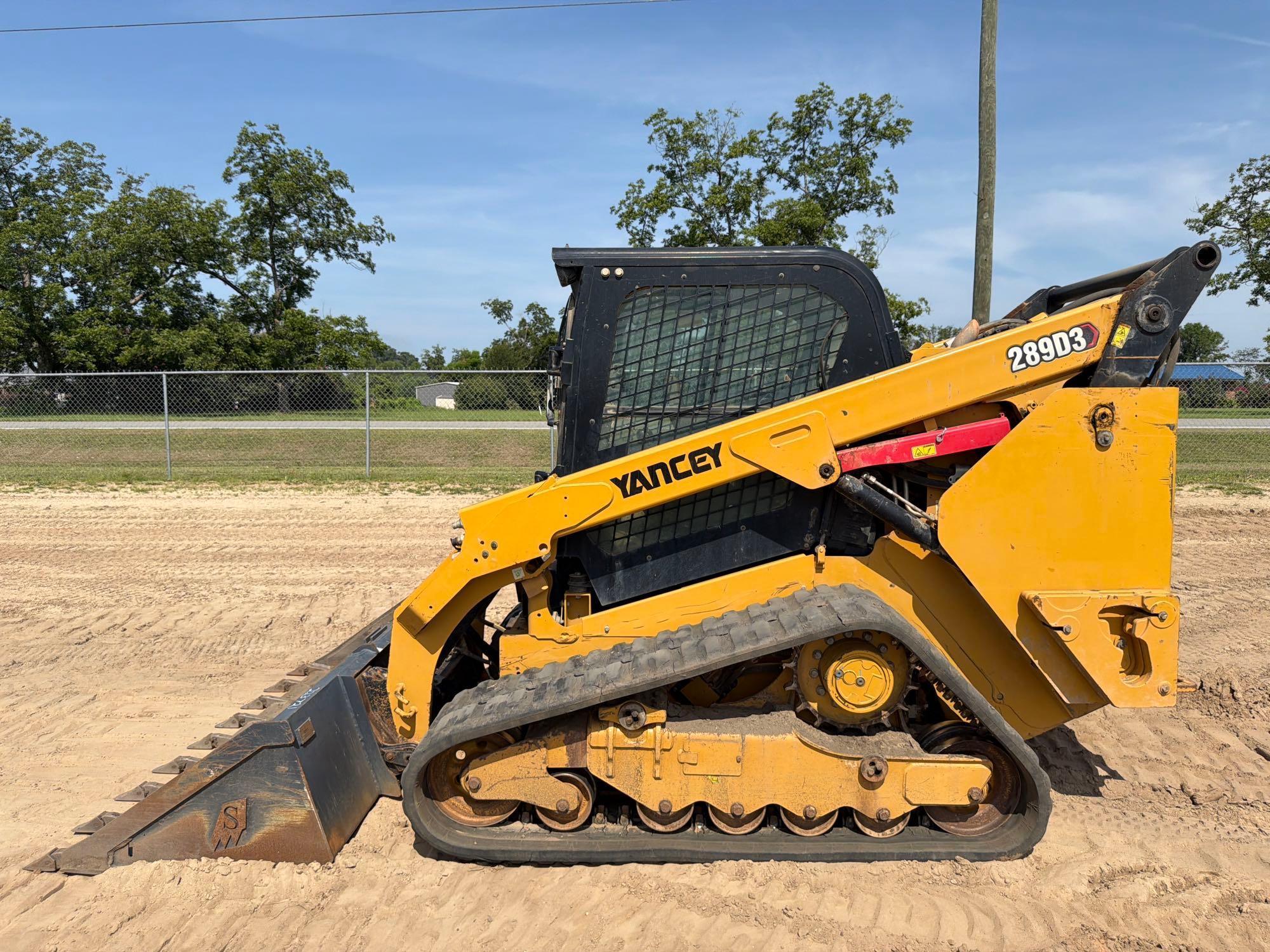 Photo of a  Caterpillar 289D