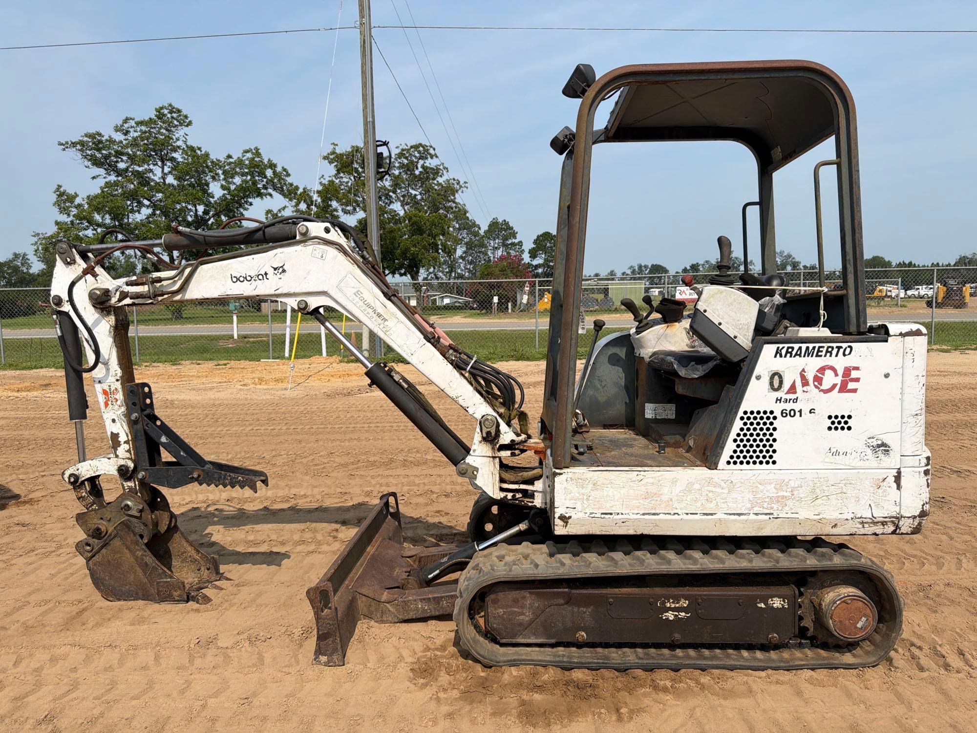 Photo of a 2000 Bobcat 325