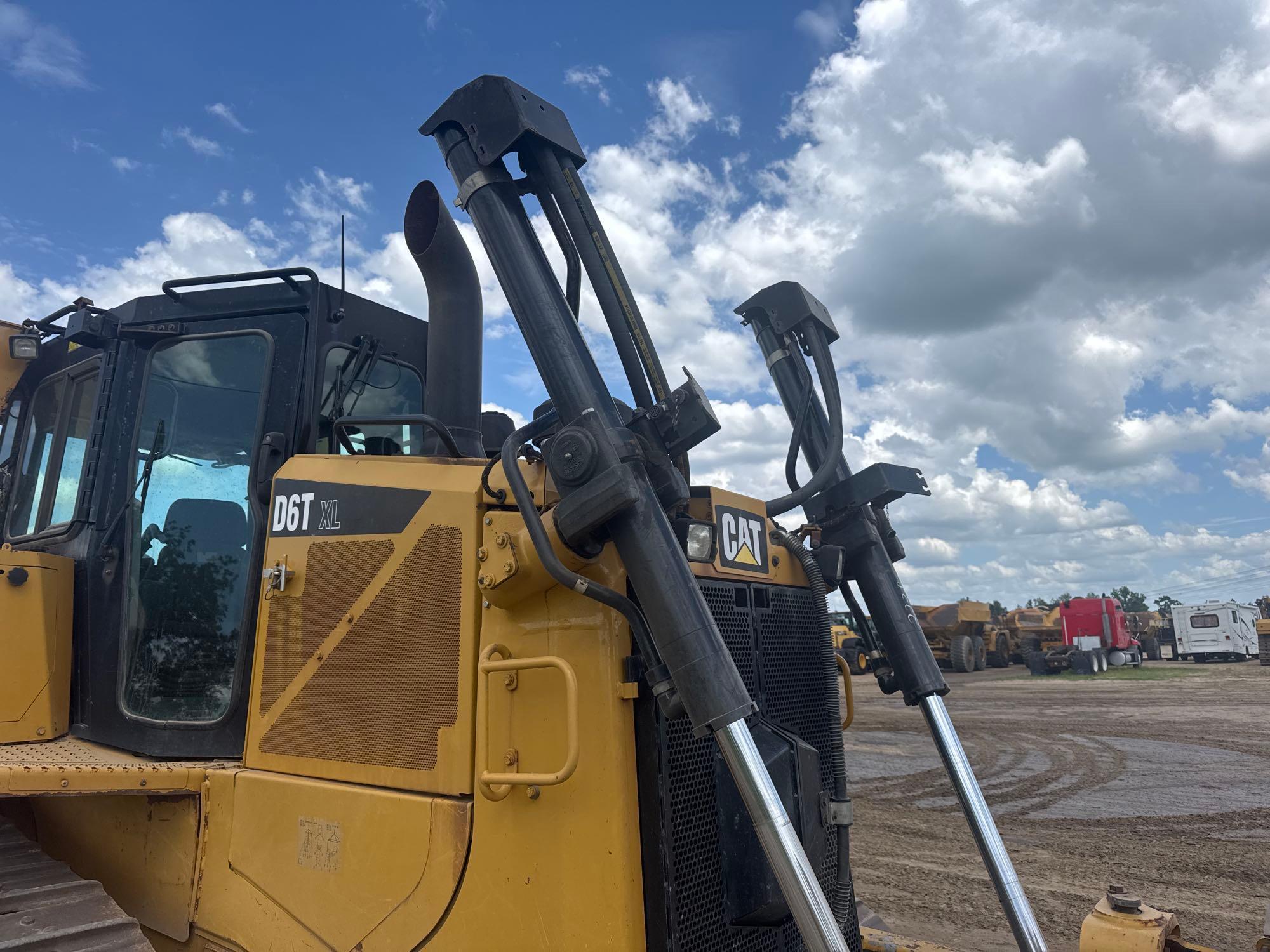 2015 Caterpillar D6T LGP