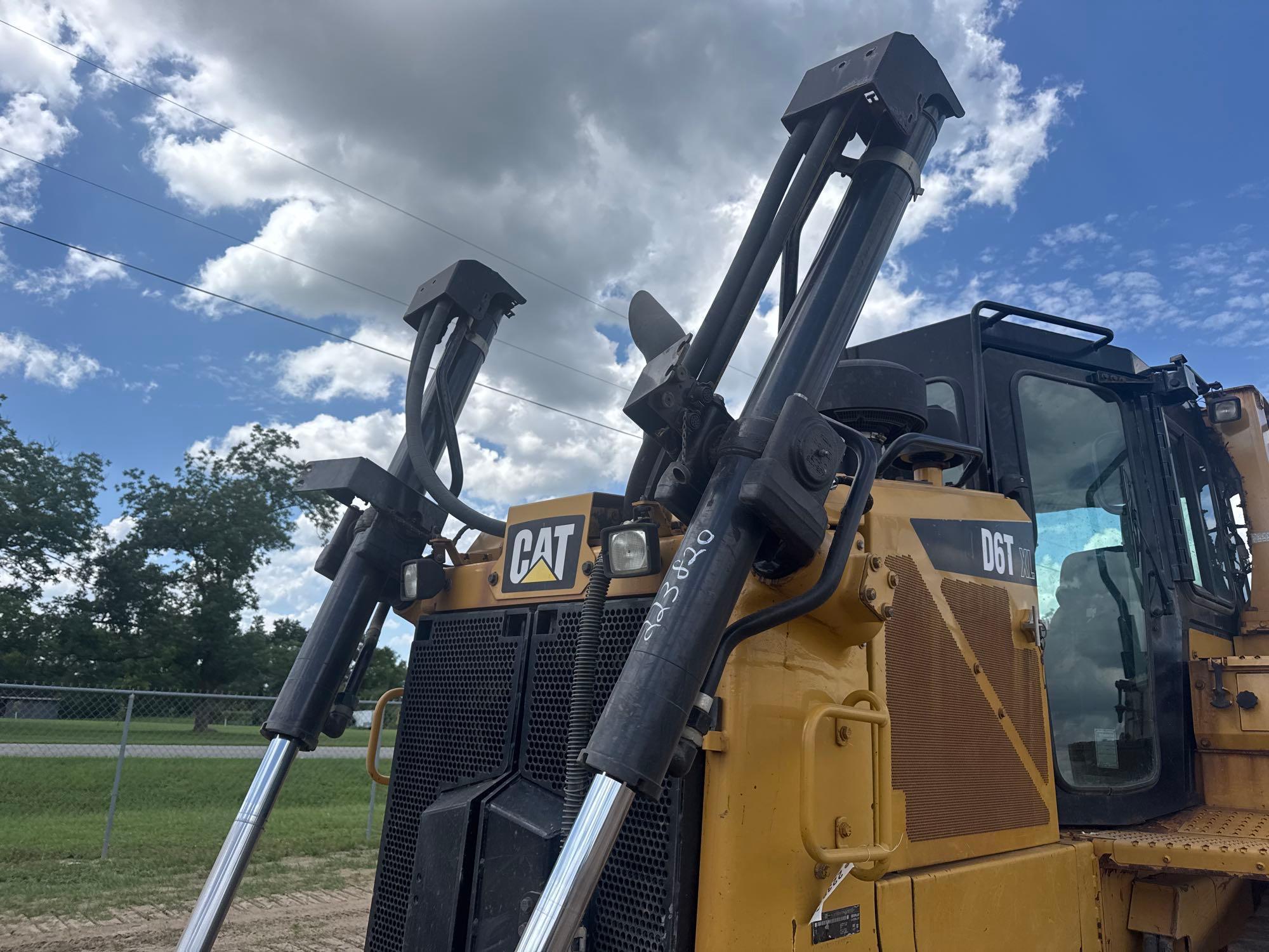 2015 Caterpillar D6T LGP