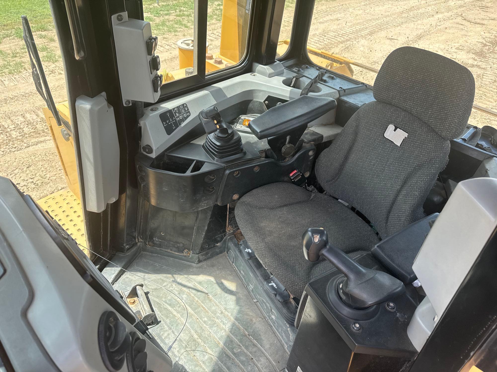 2015 Caterpillar D6T LGP