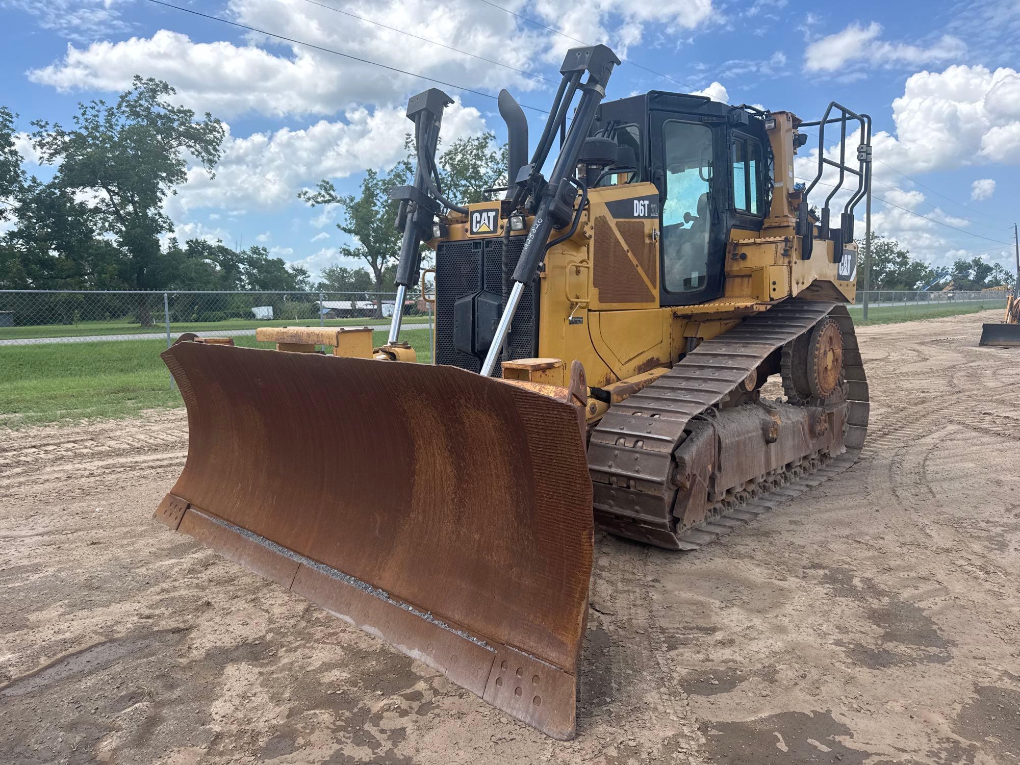 2015 Caterpillar D6T LGP