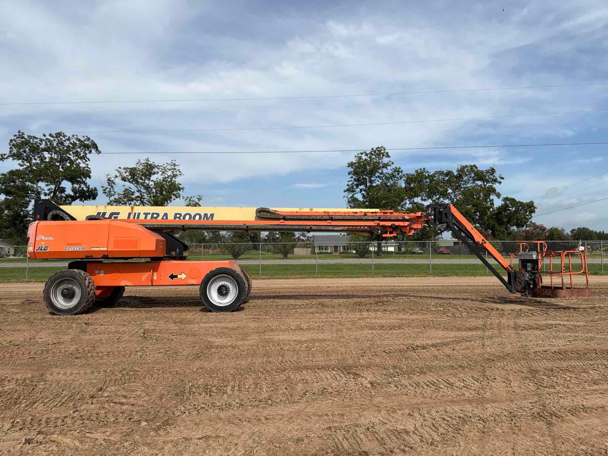 Photo of a  JLG 1200SJP