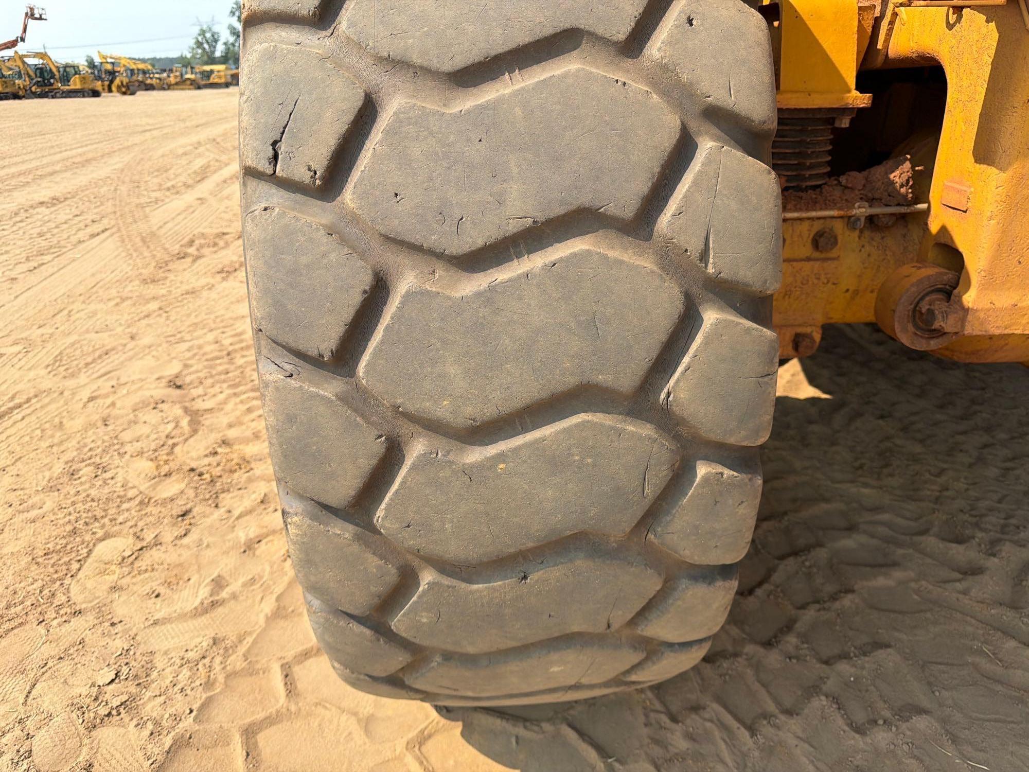 2007 Caterpillar 725
