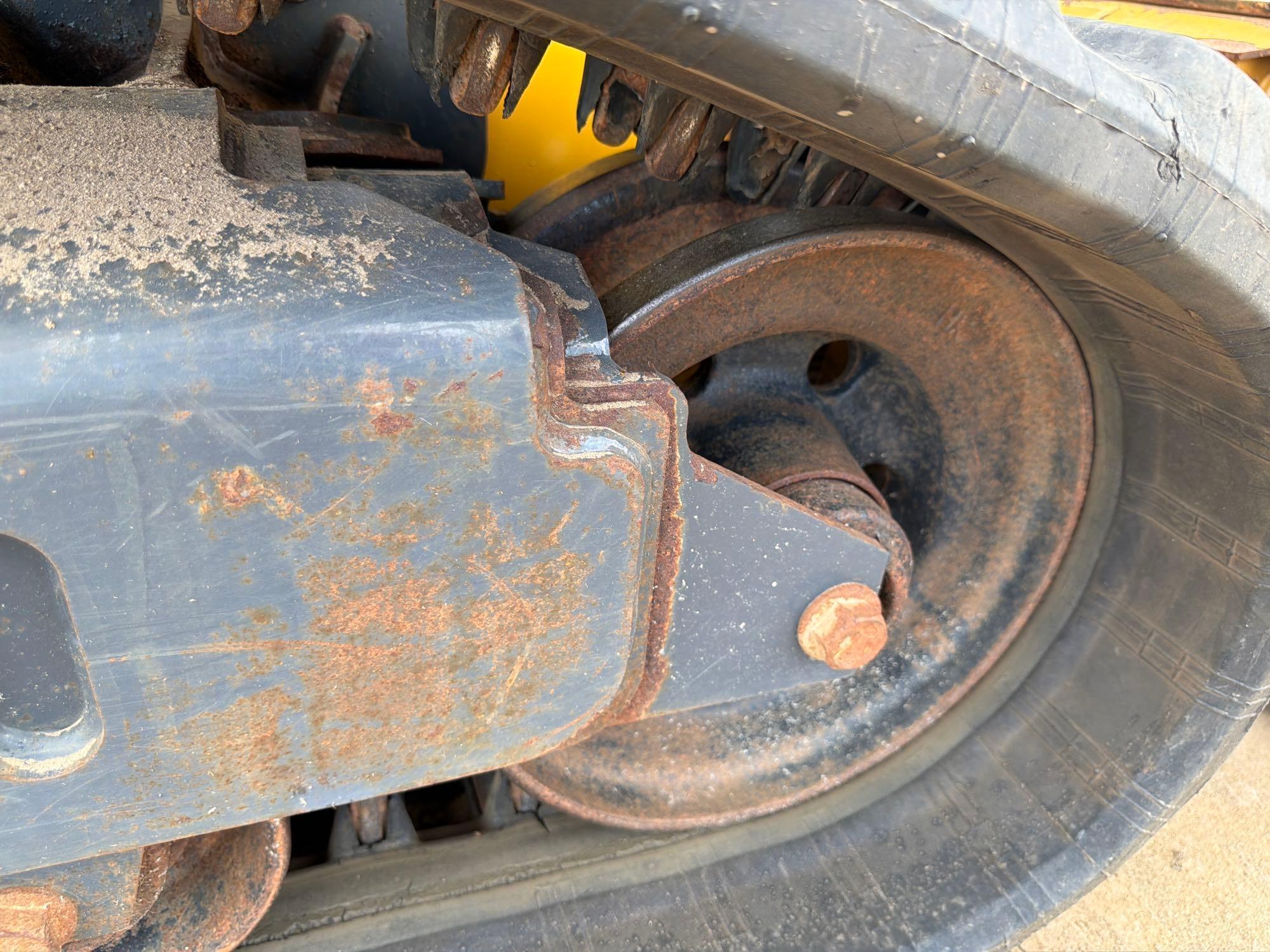 2023 John Deere 325G
