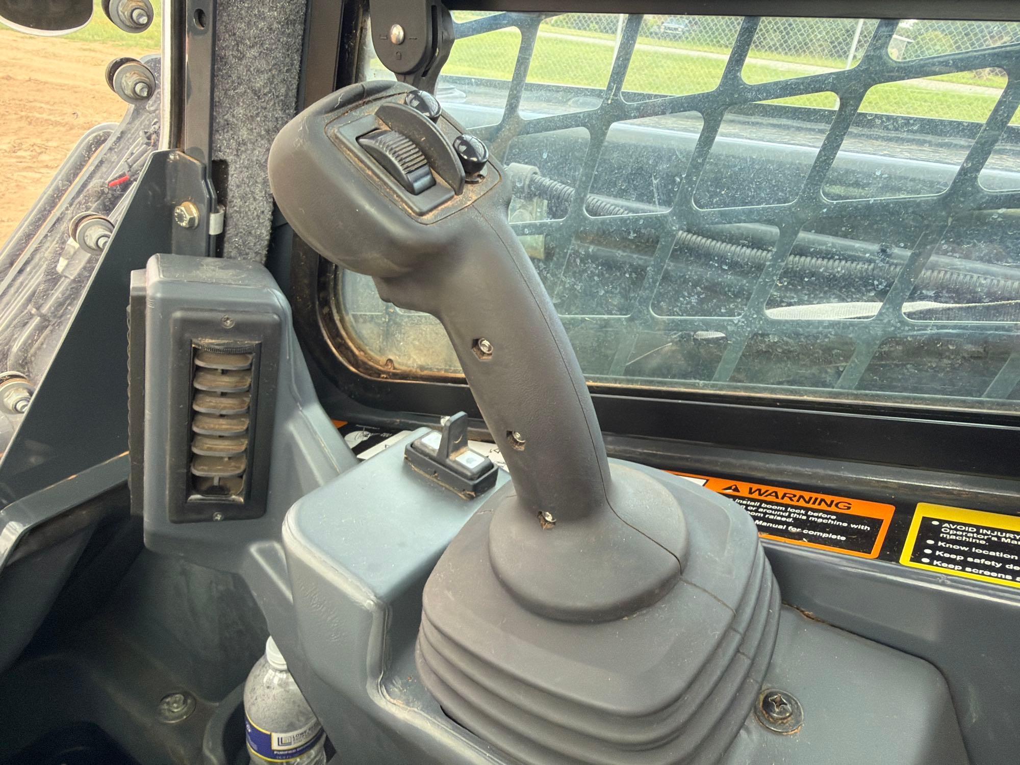 2023 John Deere 325G