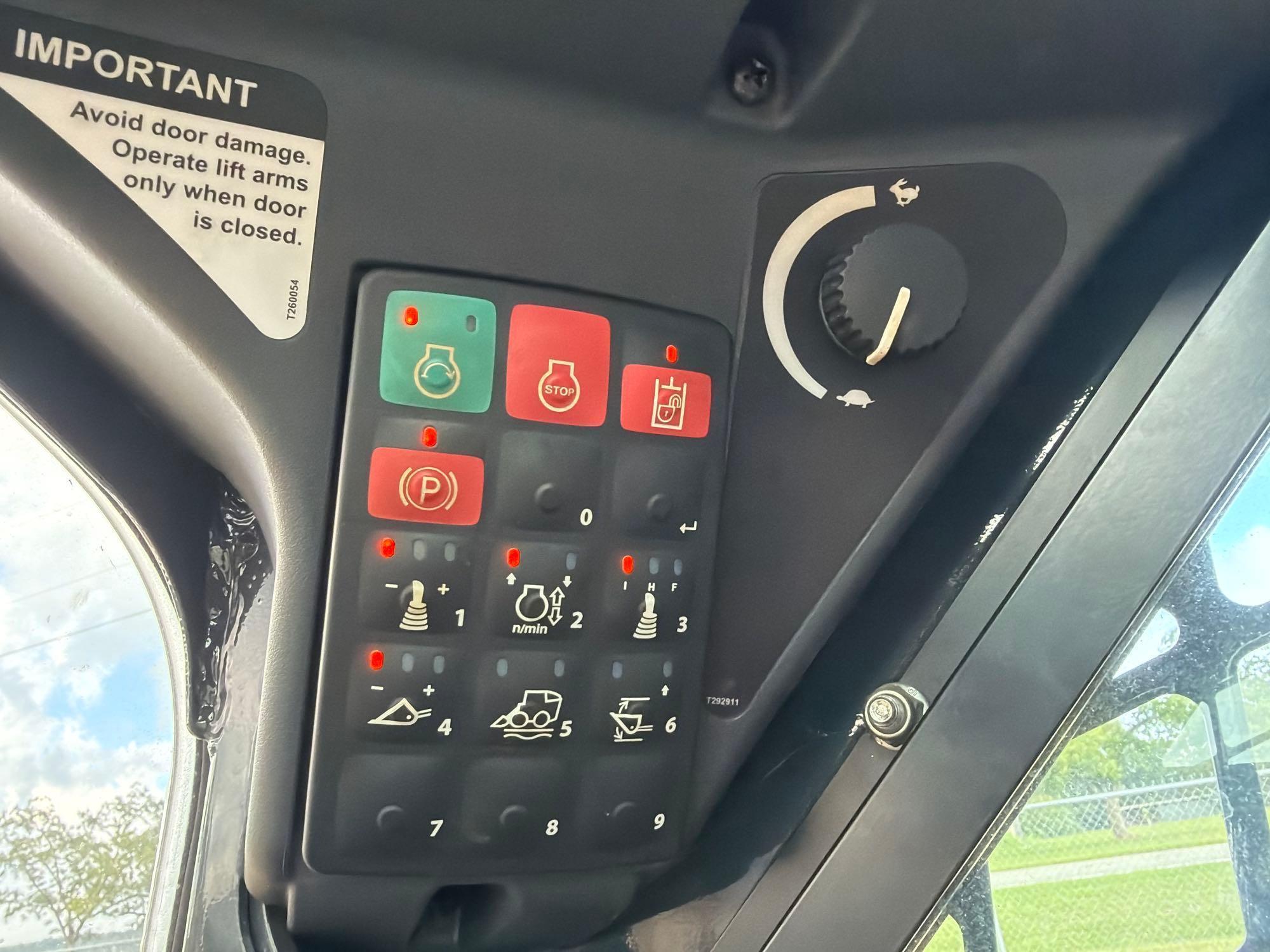 2023 John Deere 325G