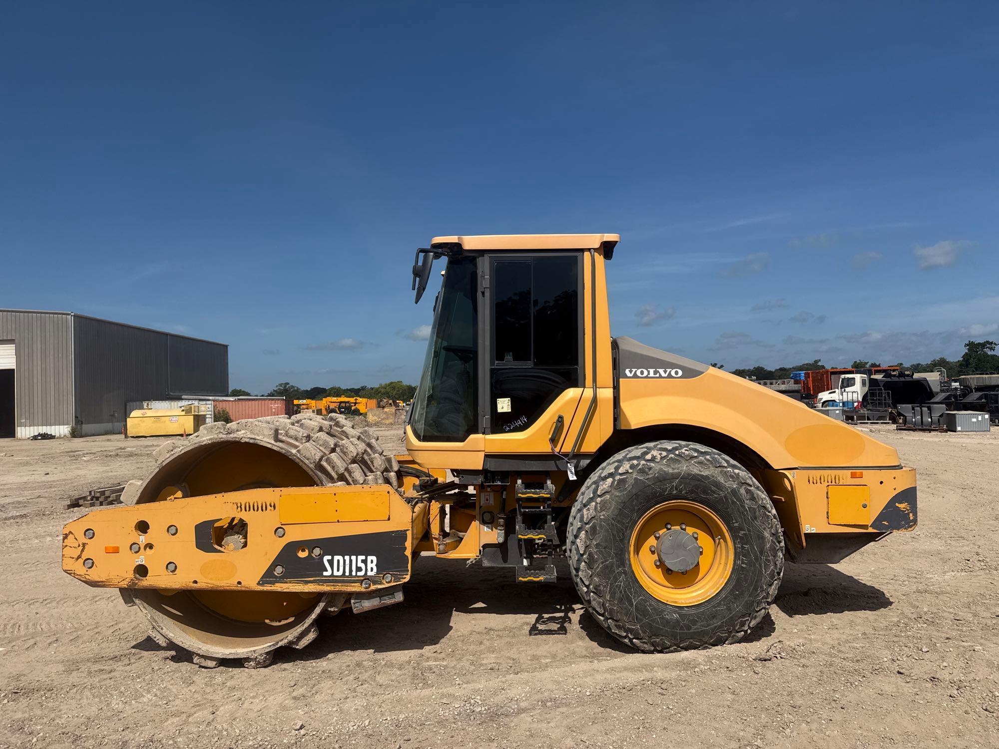 Photo of a 2017 Volvo SD115