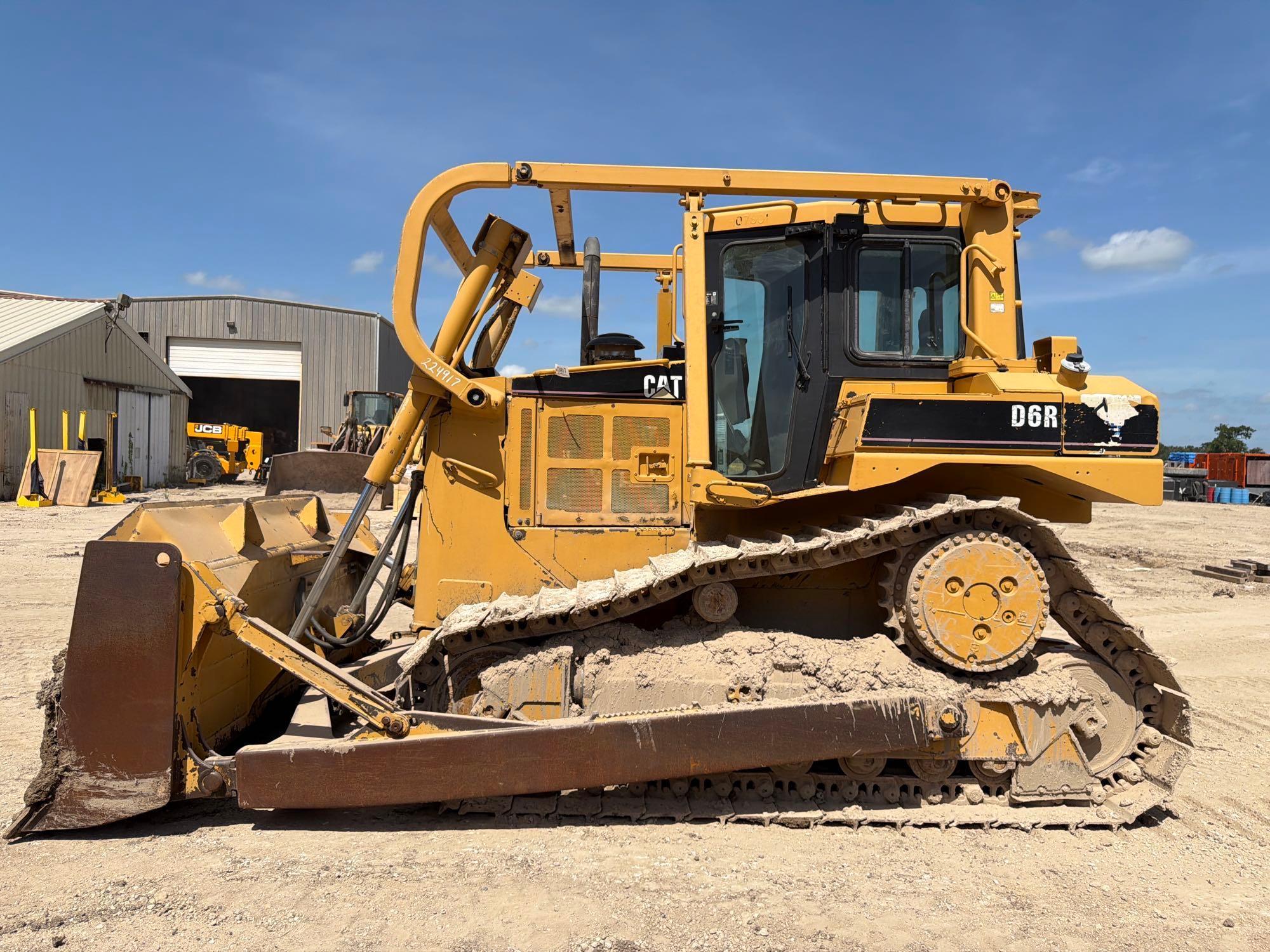 Photo of a  Caterpillar D6R