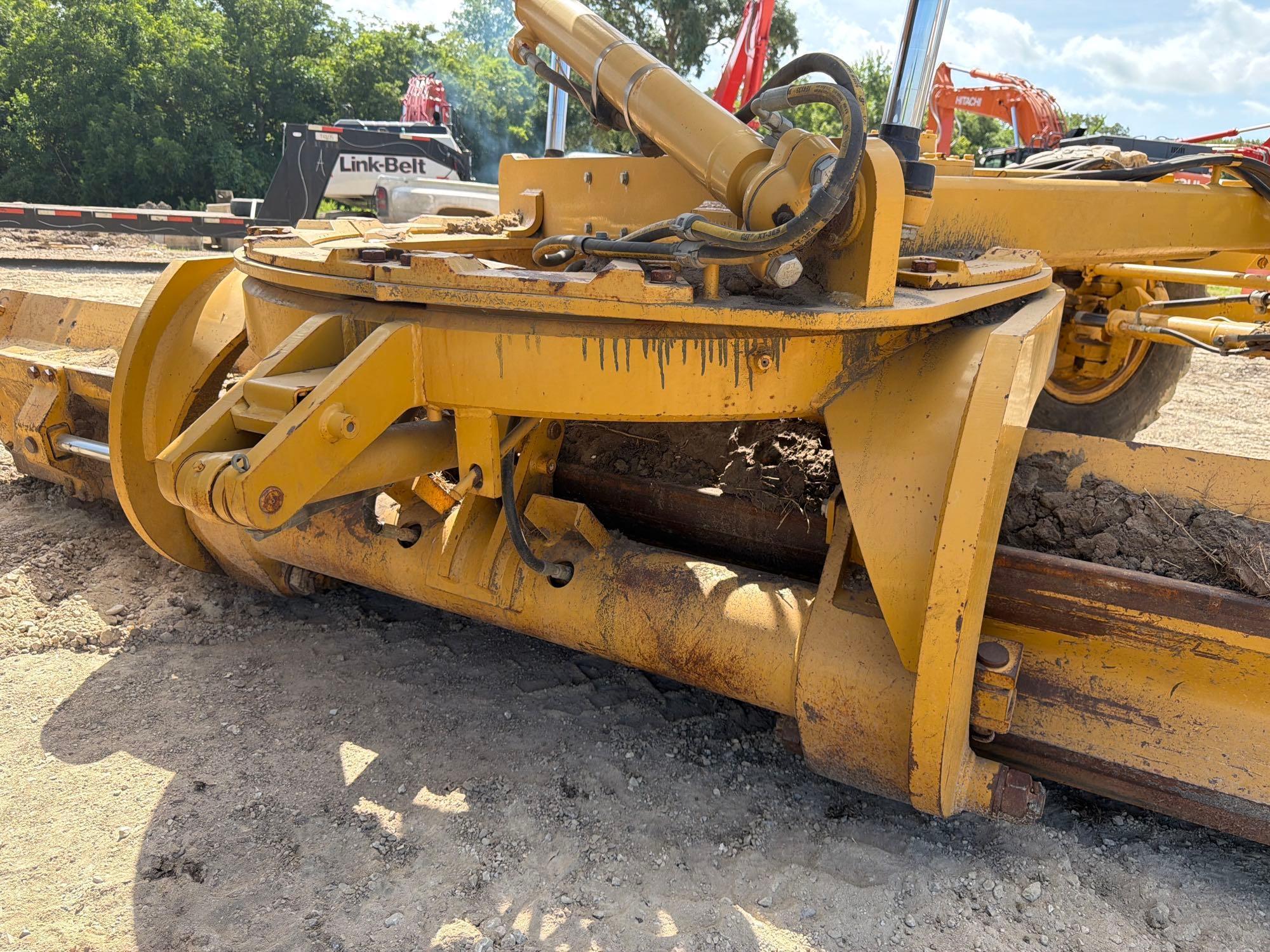 2011 Caterpillar 140M