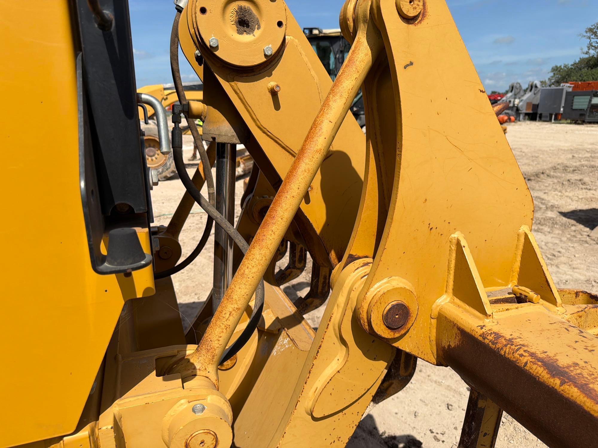 2011 Caterpillar 140M