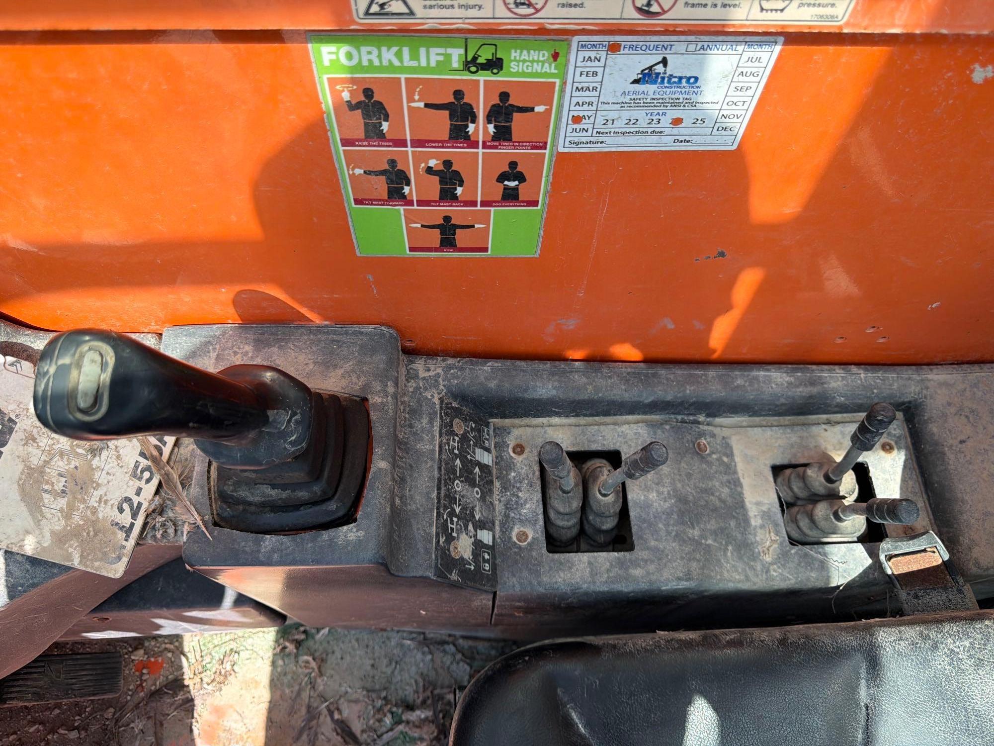 2014 JLG G12-55A
