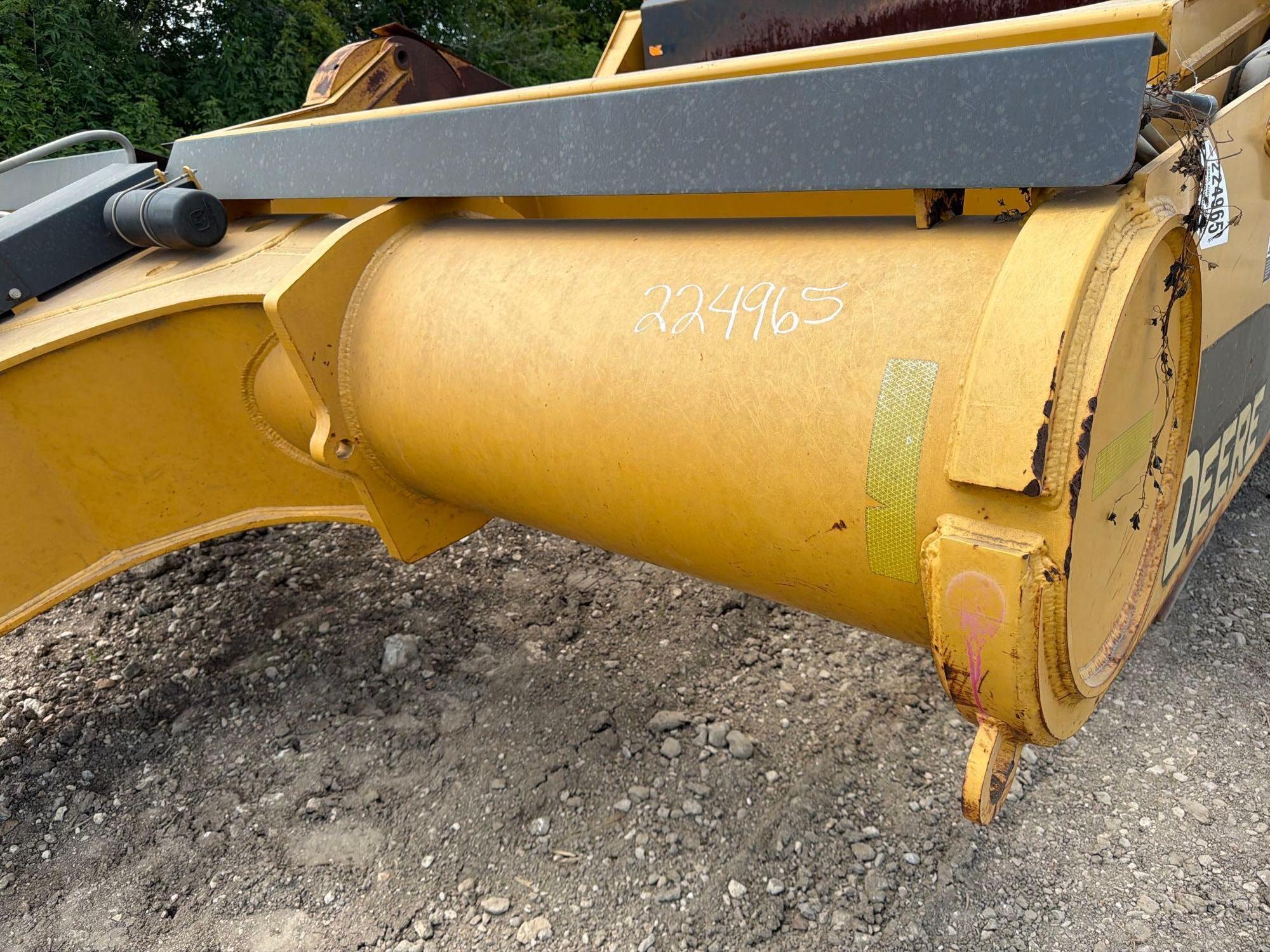 John Deere 2412