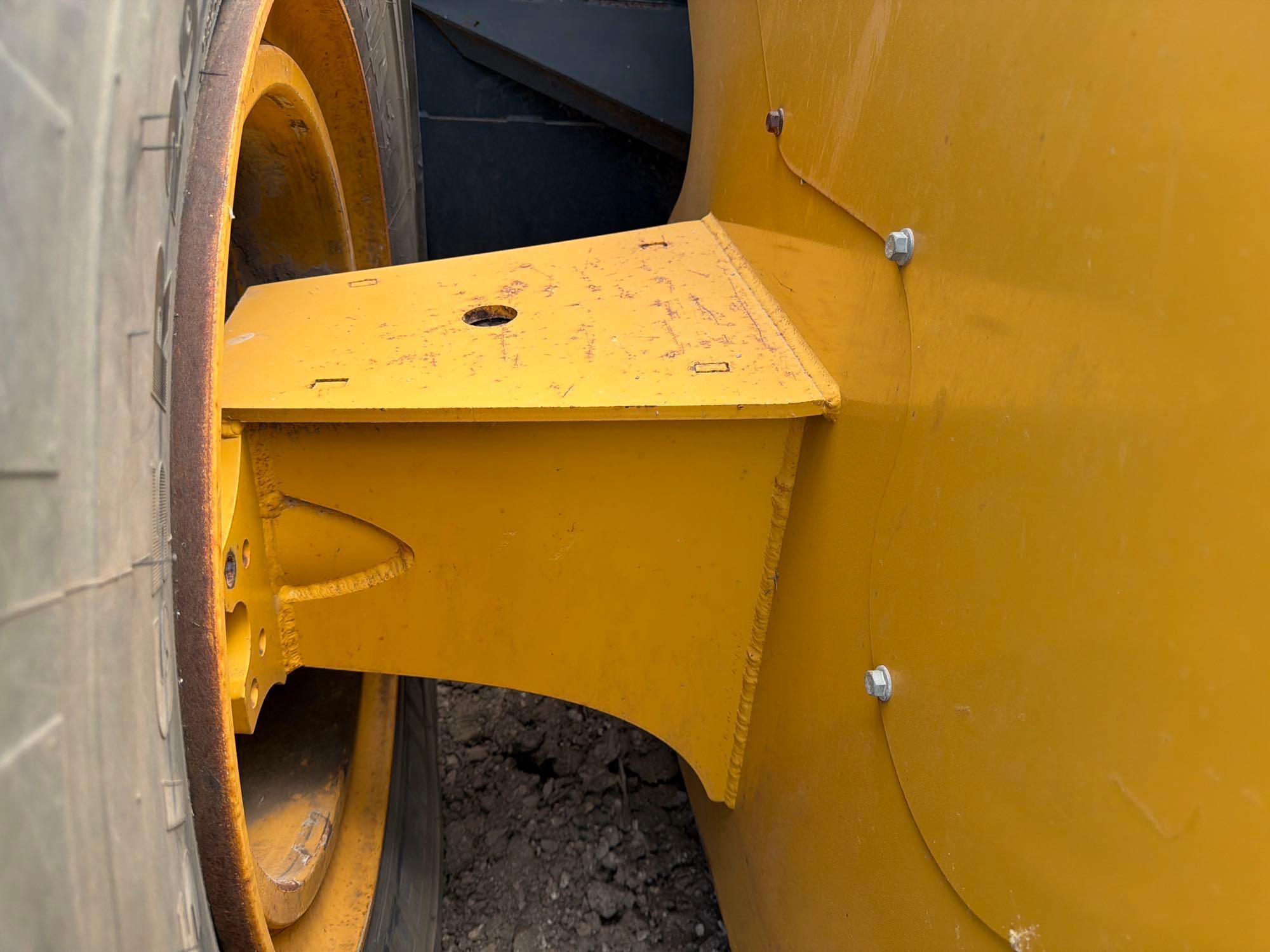 John Deere 2412