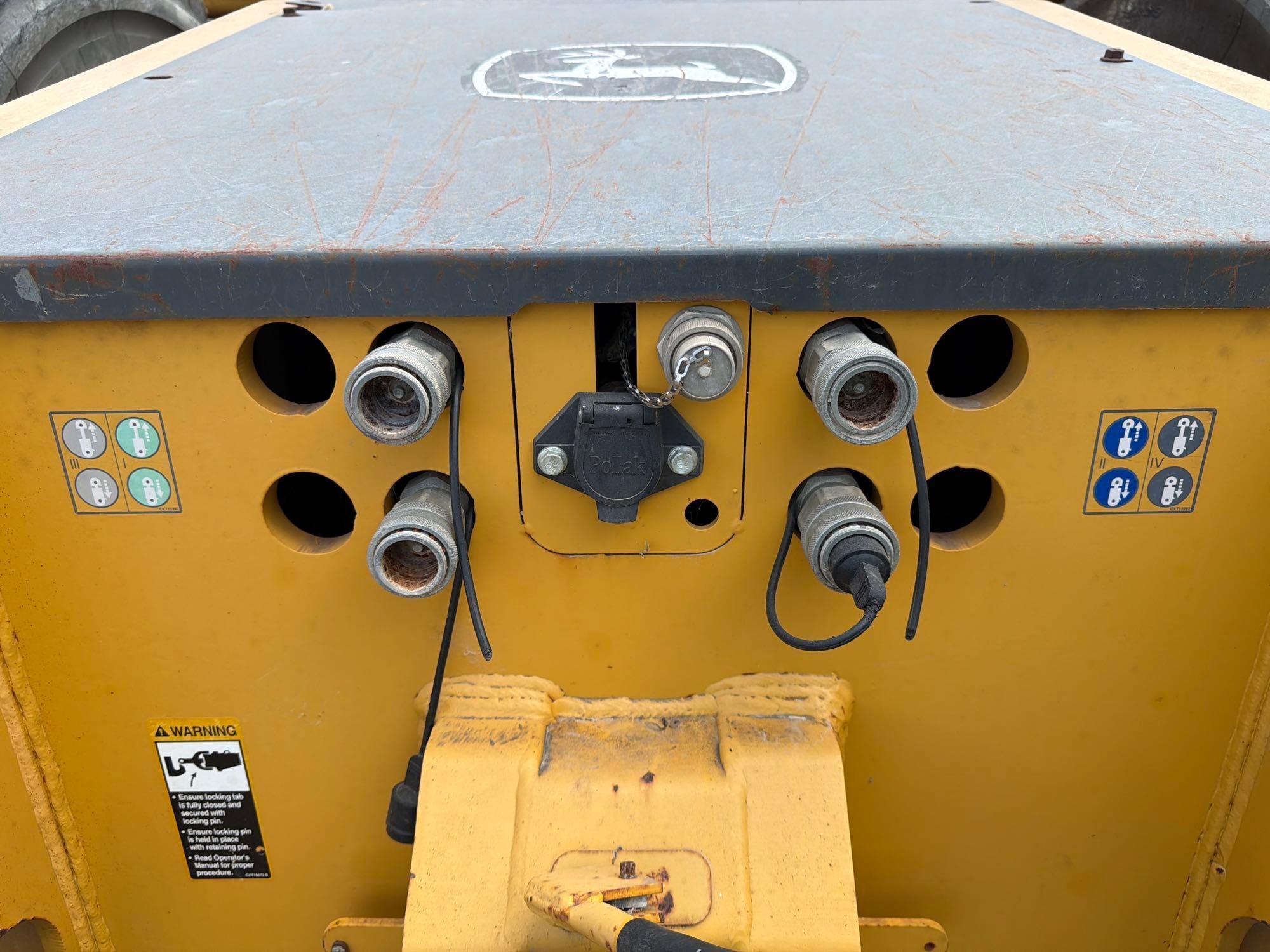 John Deere 2412