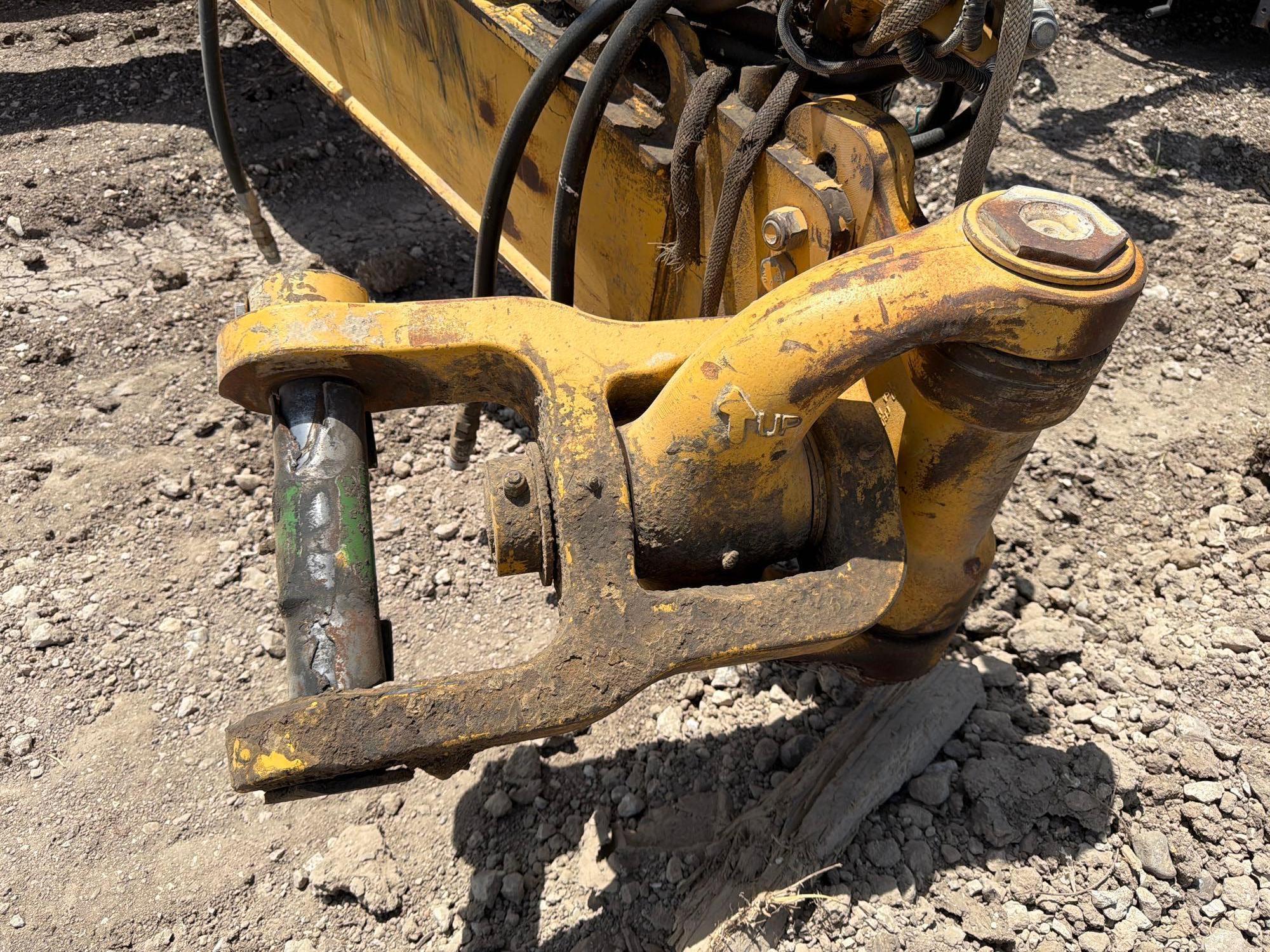 John Deere 2412