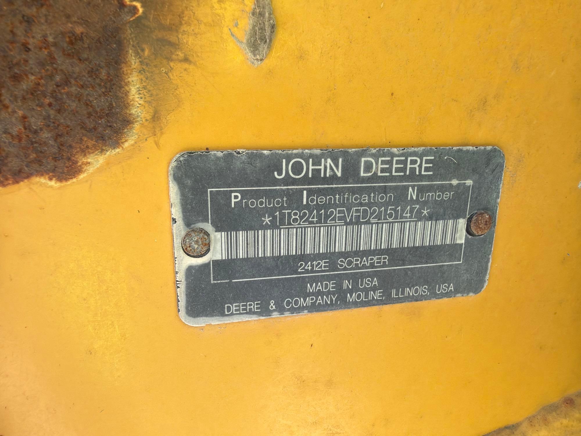 John Deere 2412