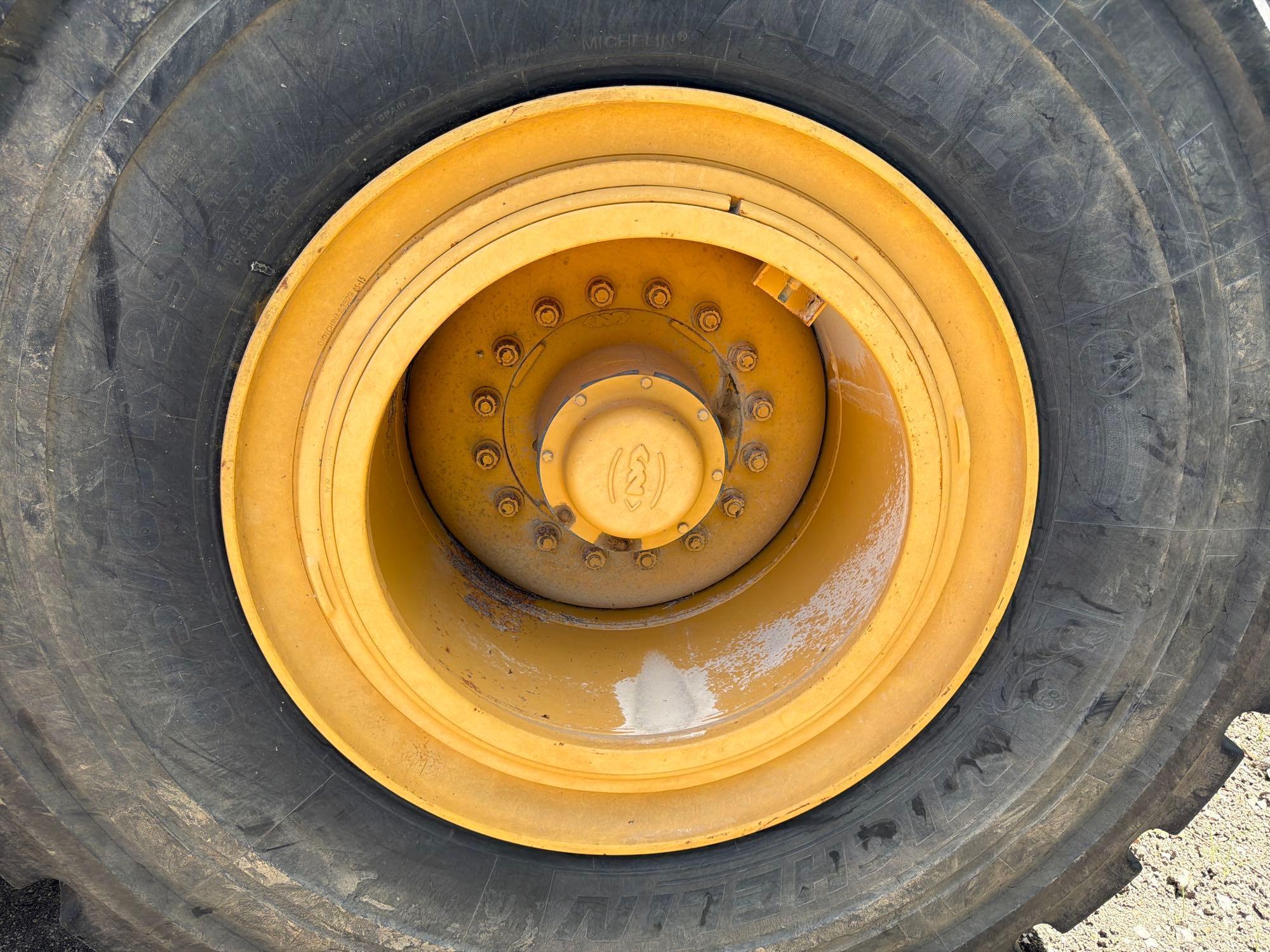 John Deere 2412