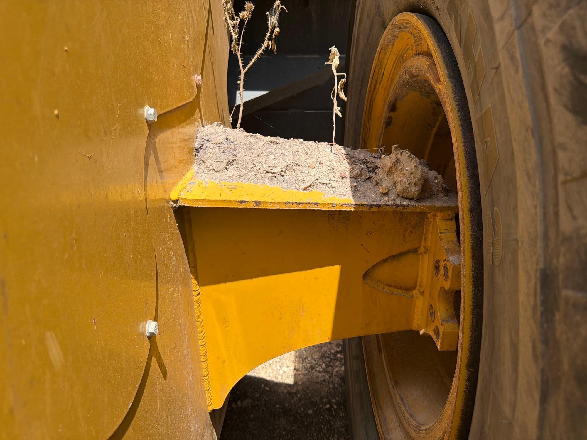 John Deere 2412