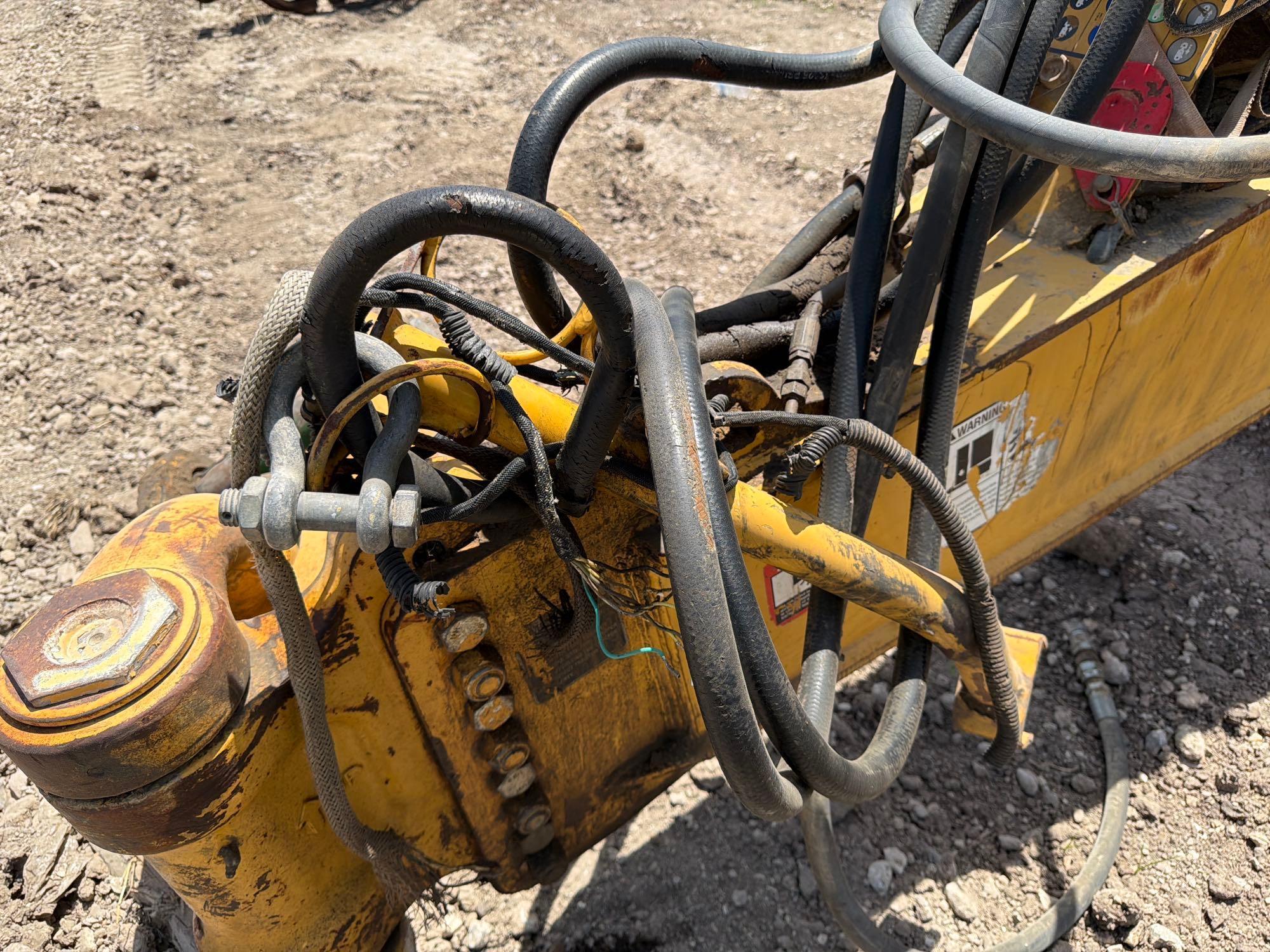 John Deere 2412