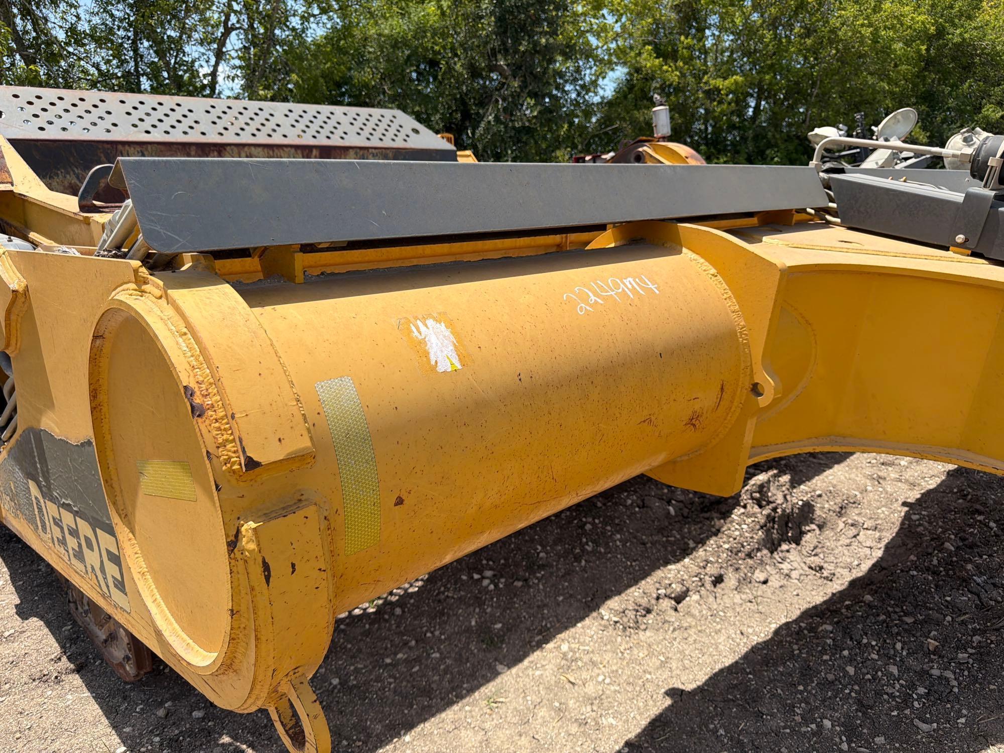 John Deere 2412