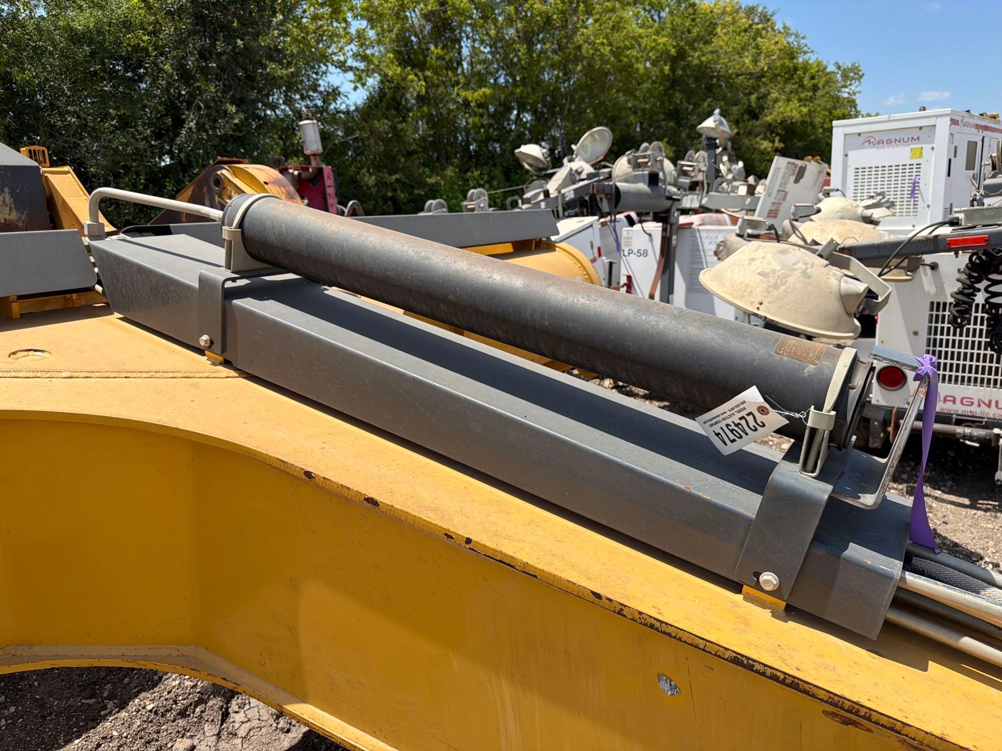 John Deere 2412