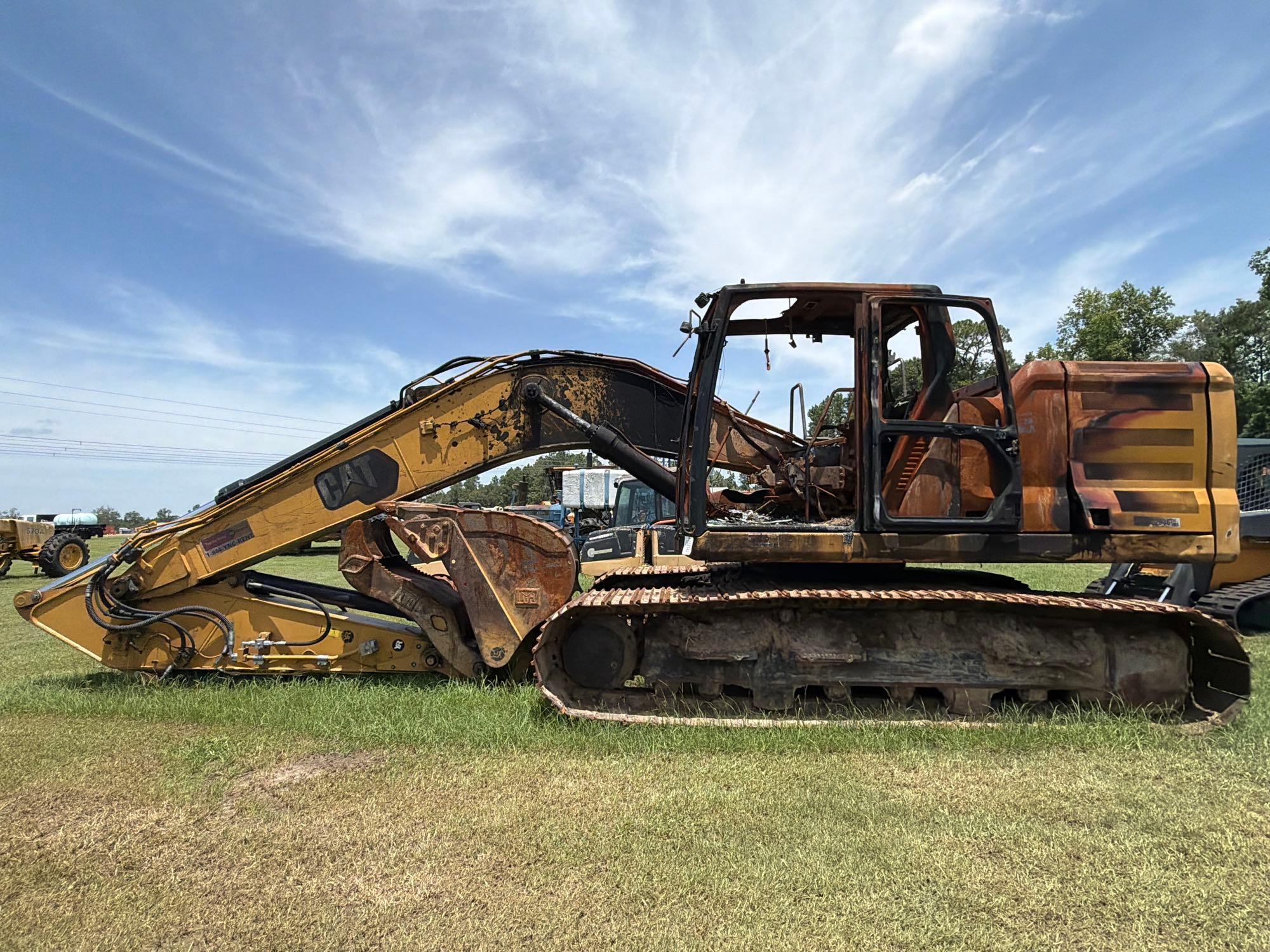 2022 Caterpillar 320