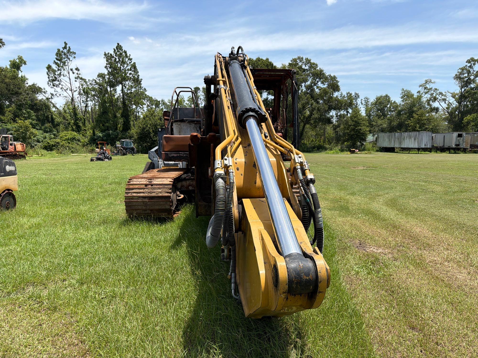 2022 Caterpillar 320