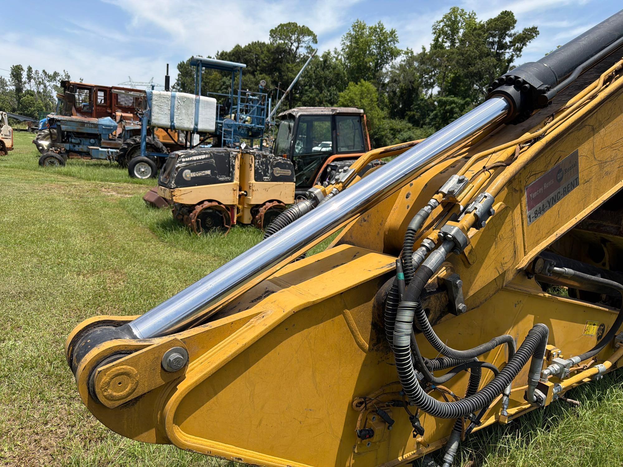 2022 Caterpillar 320