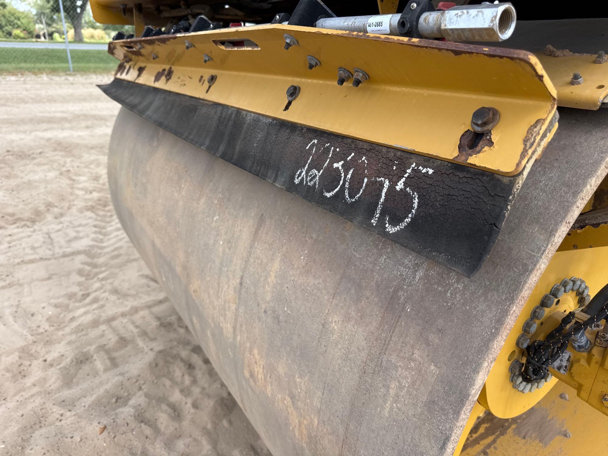 2015 Caterpillar CB54B