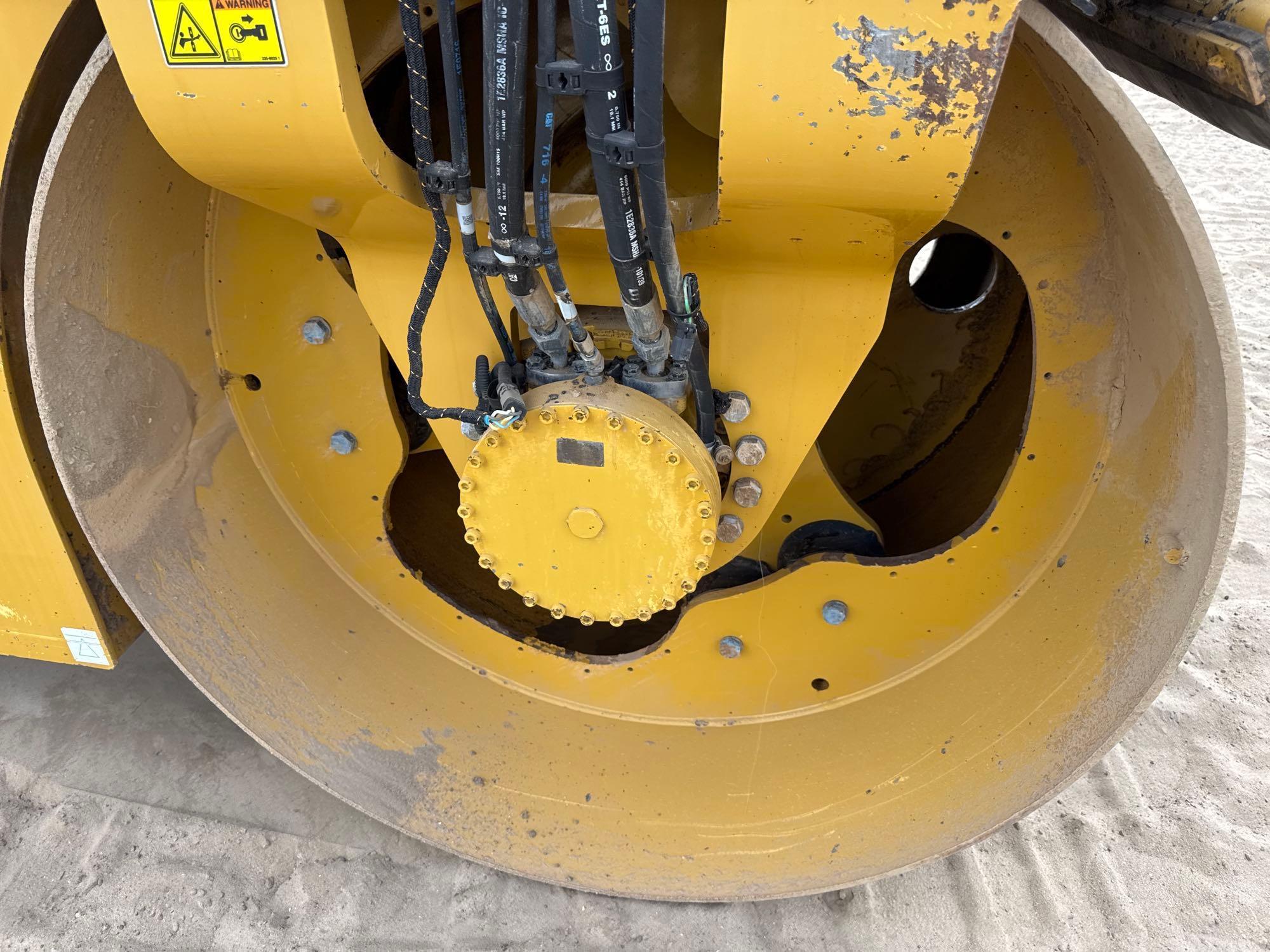 2015 Caterpillar CB54B