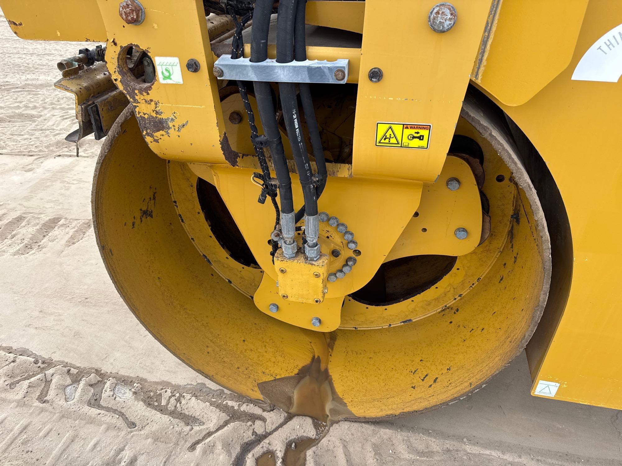 2015 Caterpillar CB54B