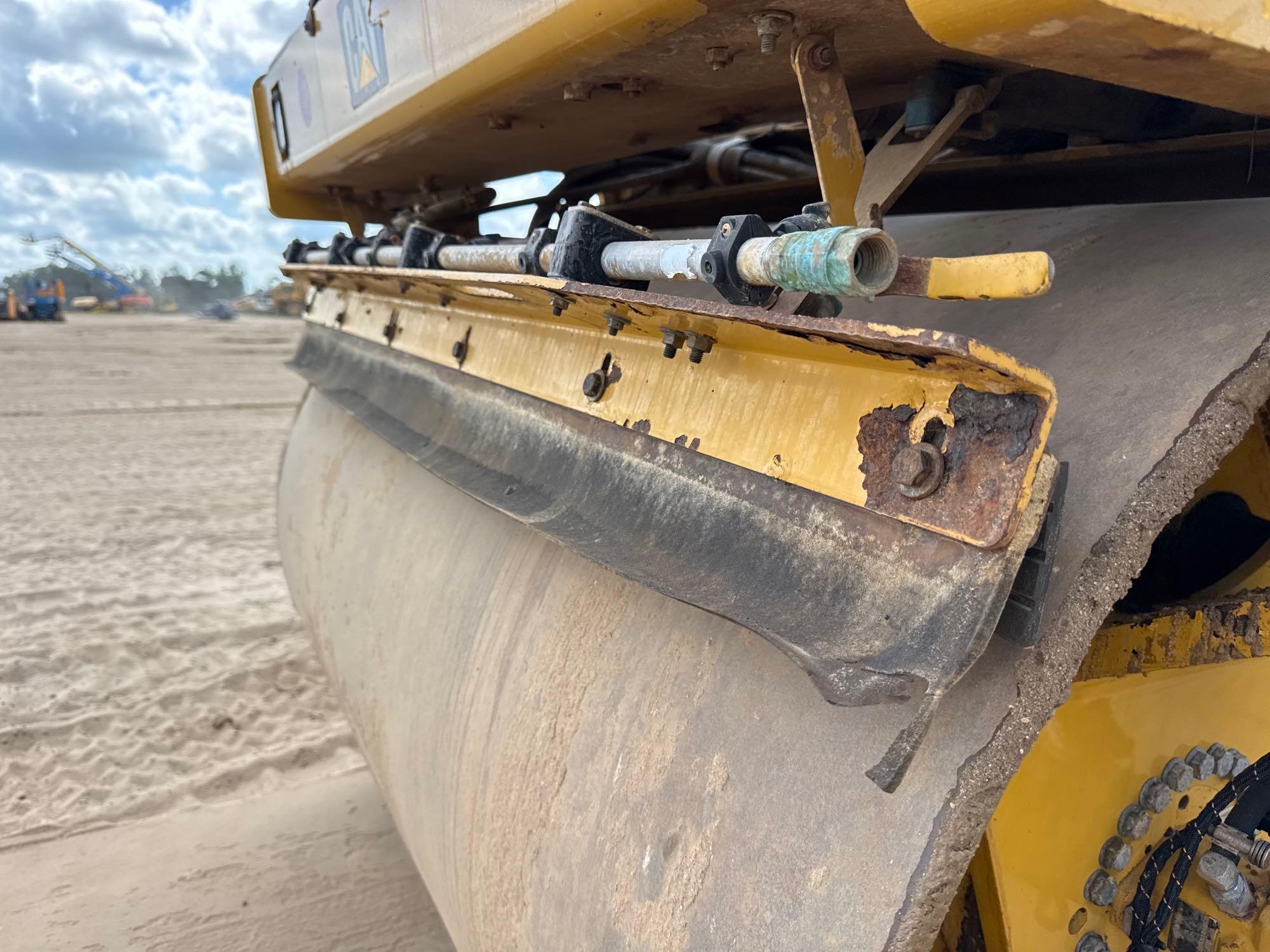 2015 Caterpillar CB54B