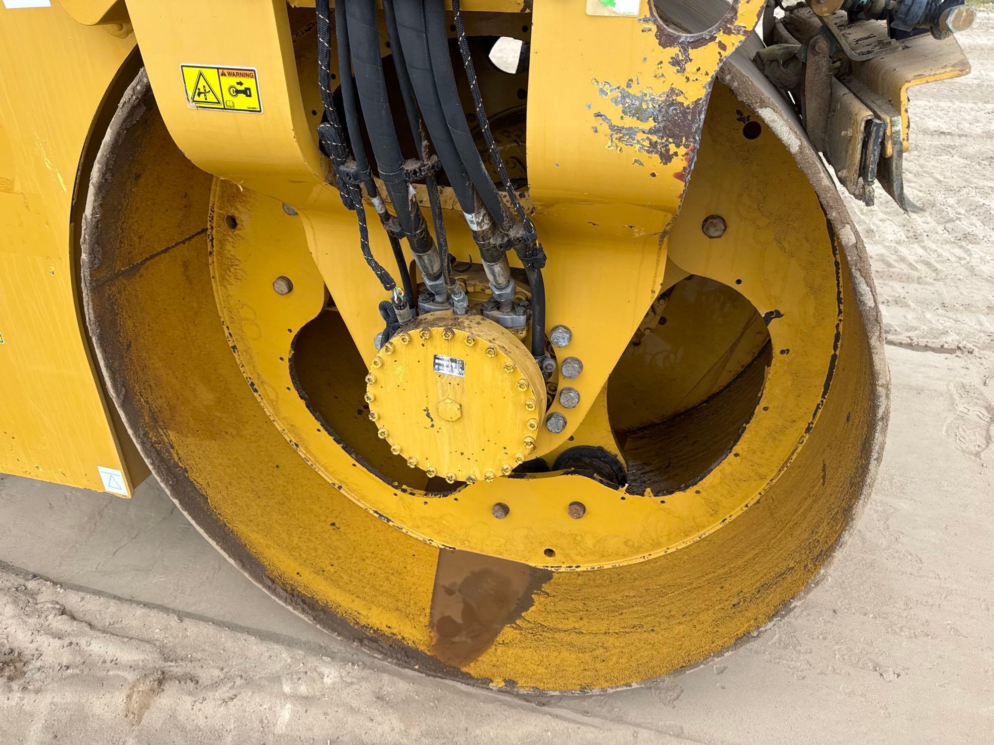 2015 Caterpillar CB54B