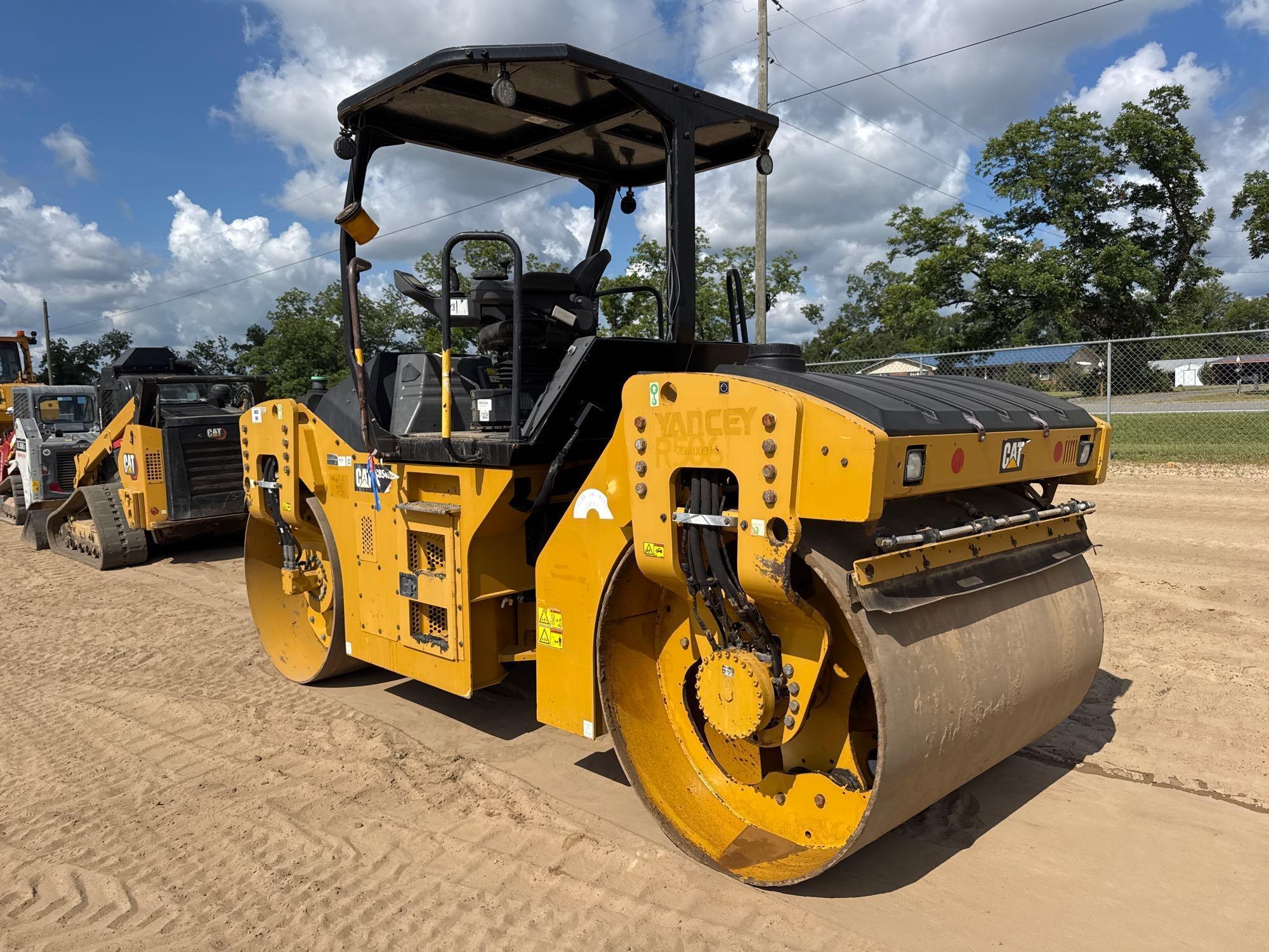 2015 Caterpillar CB54B