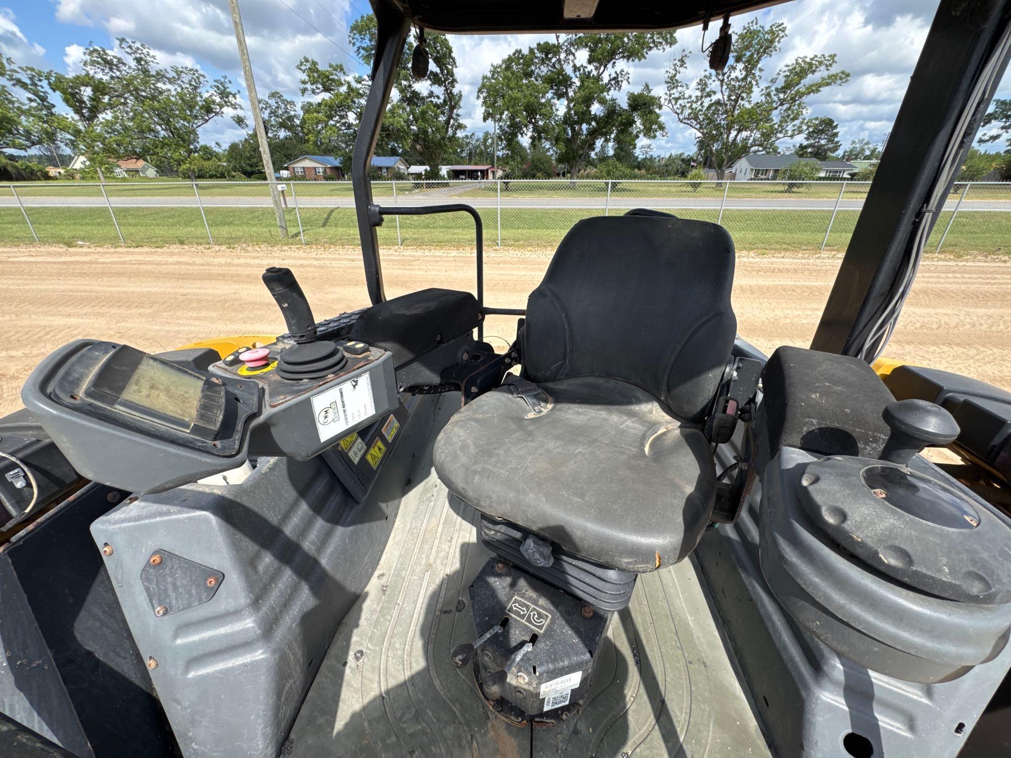 2015 Caterpillar CB54B