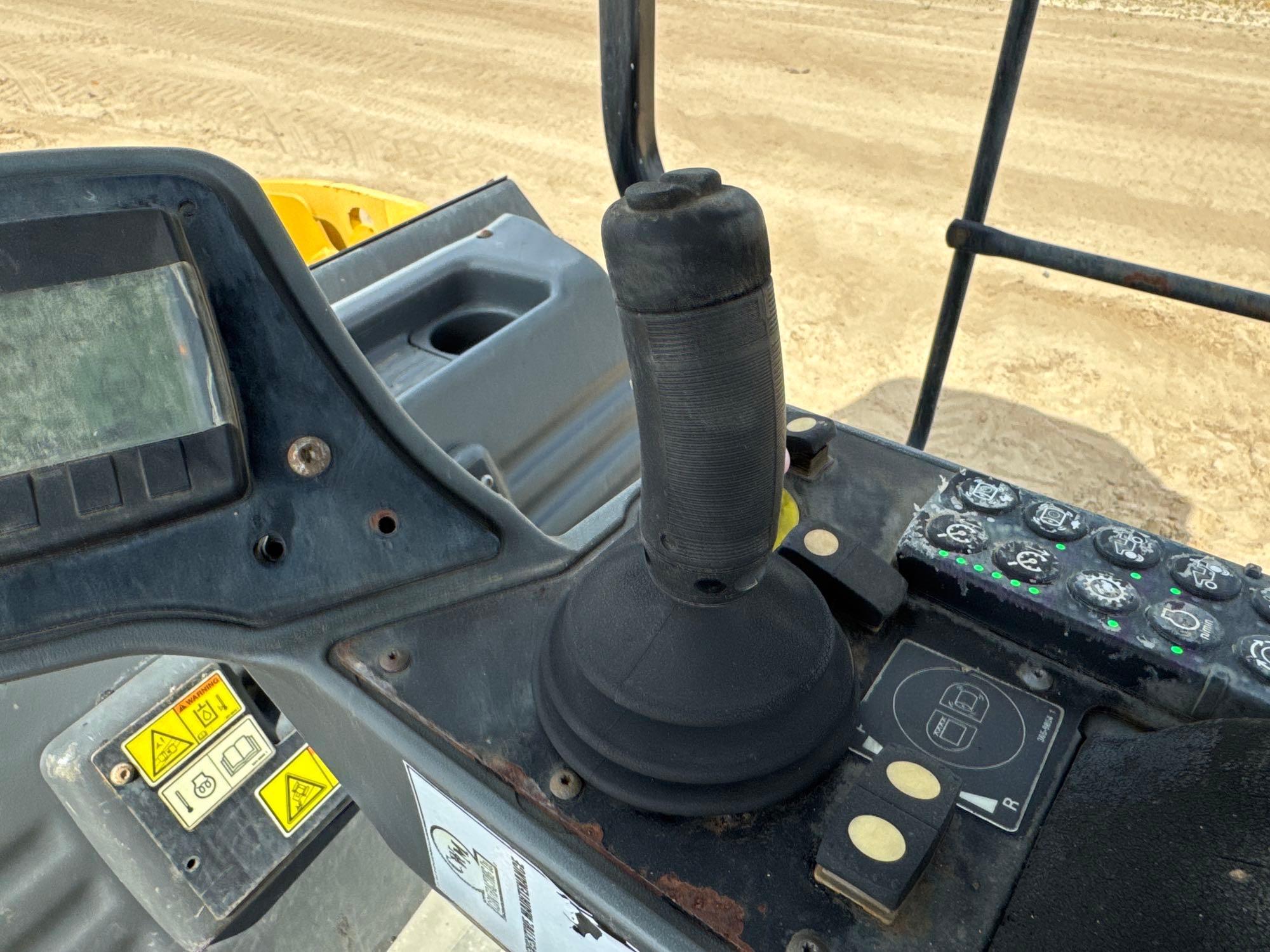 2015 Caterpillar CB54B