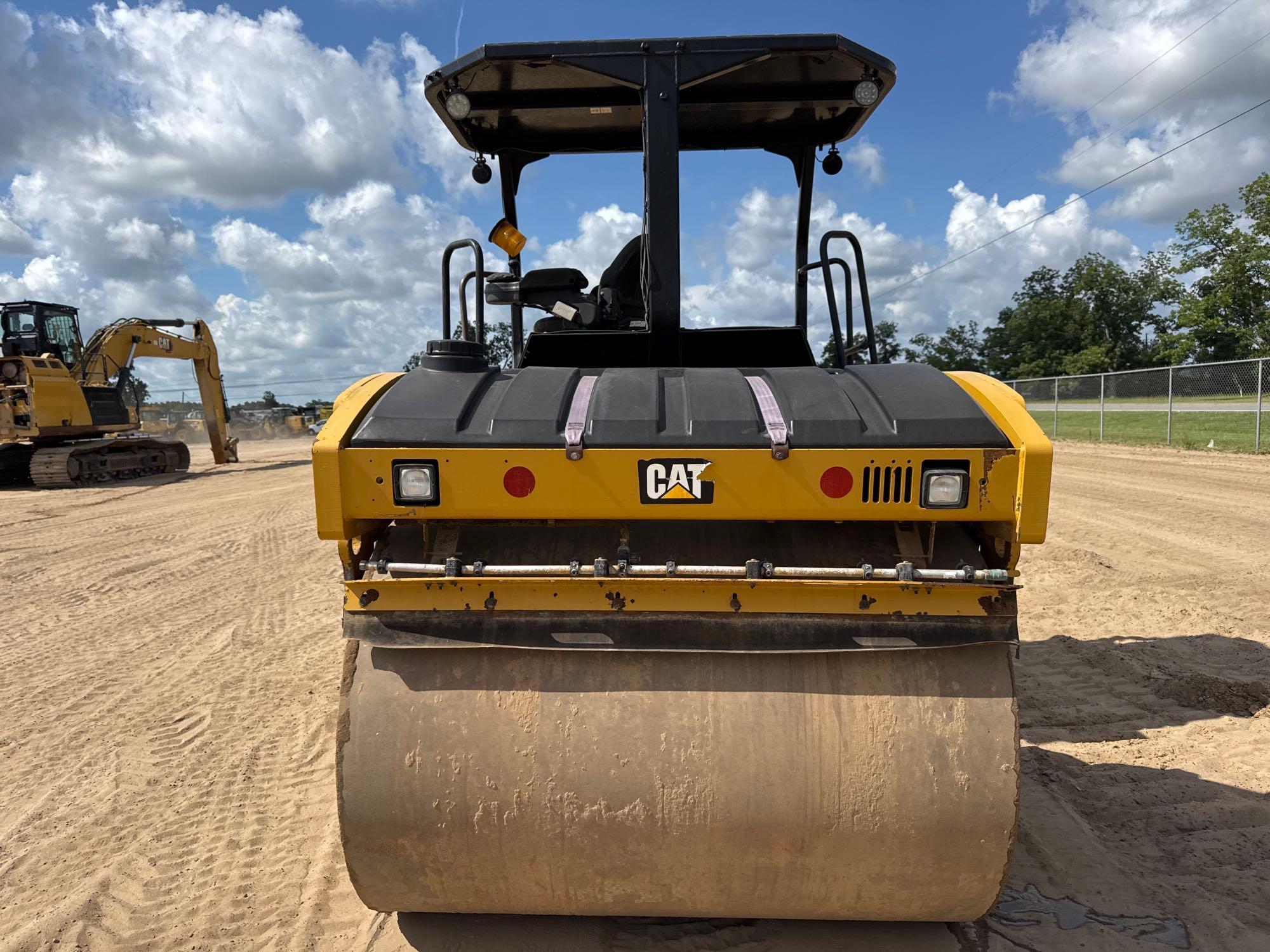 2015 Caterpillar CB54B