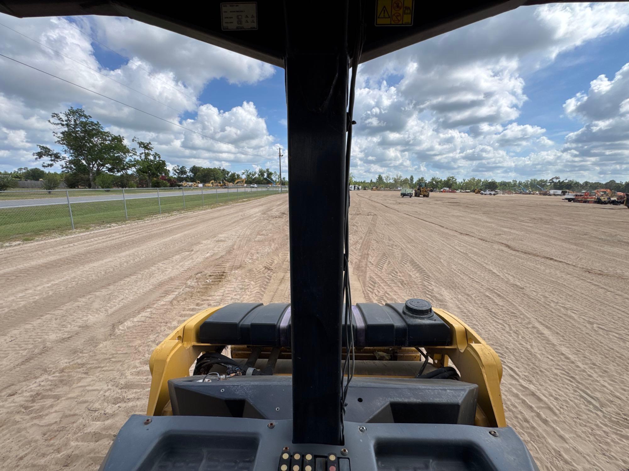 2015 Caterpillar CB54B