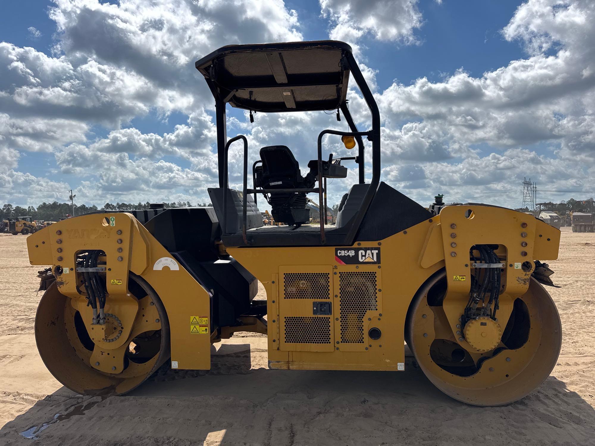 2015 Caterpillar CB54B