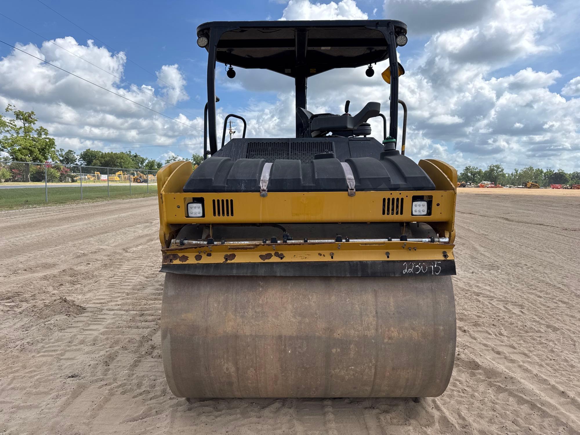 2015 Caterpillar CB54B
