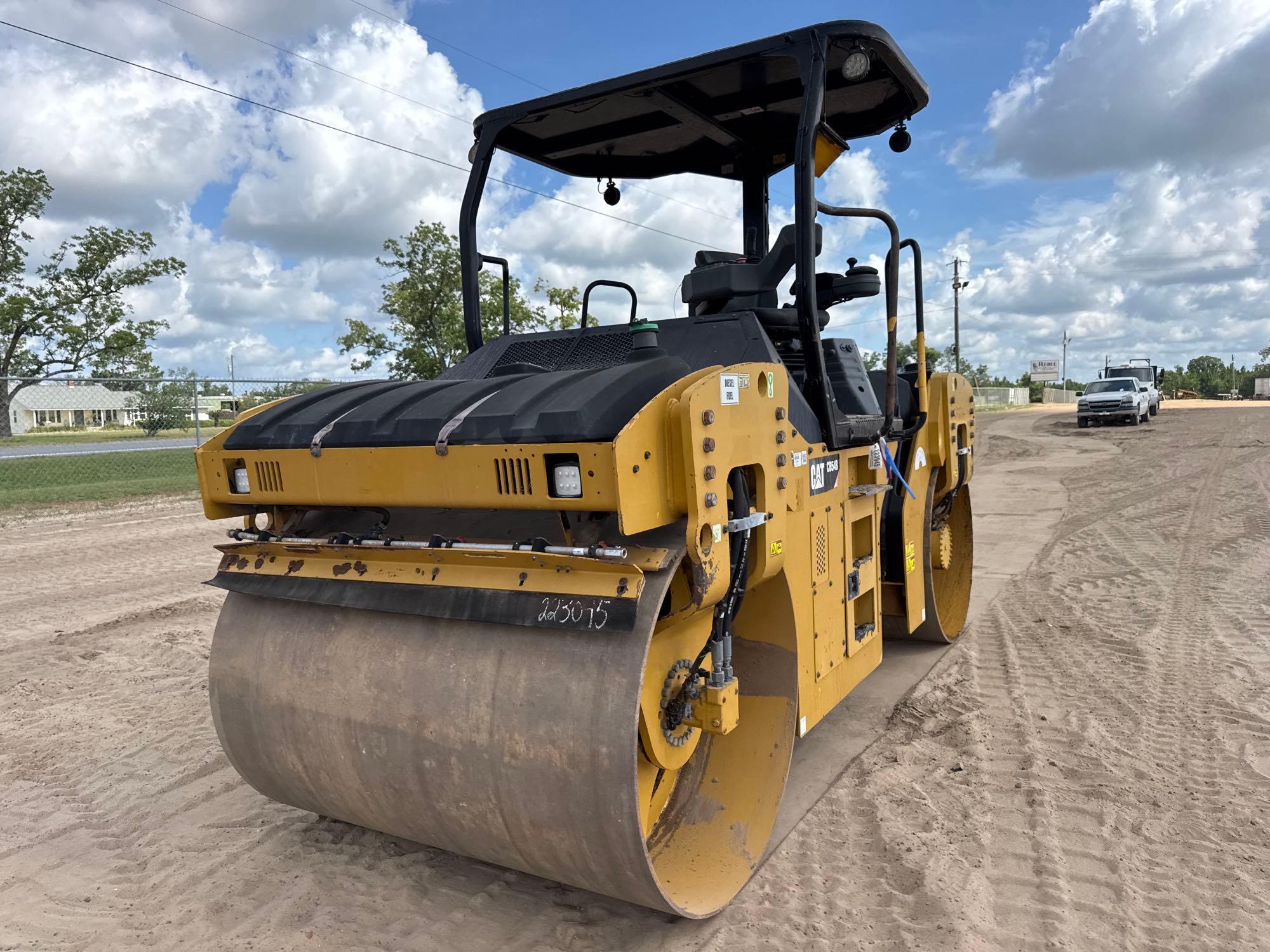 2015 Caterpillar CB54B